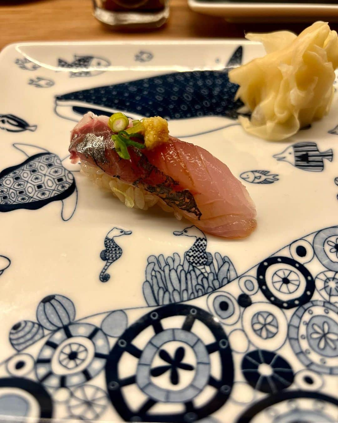 森カノンさんのインスタグラム写真 - (森カノンInstagram)「🐟🍣 五反田駅に新しく出来た寿司BARの  @sushibarcozy に行って美味しい お鮨食べて来たよ～！！！  うにく寿司もあって豊富なバリエーションで どのネタもぺろっと食べられちゃいました❤️‍🔥  みんなも是非っっ🫶🏻🫶🏻🫶🏻  ------------------------------------  Sushi Bar 魚々 Cozy  📍 東京都品川区東五反田1-11-5バルミー五反田201  ------------------------------------  PR @sushibartotocozy #五反田ディナー #五反田飲み #おしゃん #赤酢 #深夜営業 #sushibartotocozy #五反田寿司 #寿司bar #五反田 #寿司 #鮨」3月14日 23時09分 - mkanon211