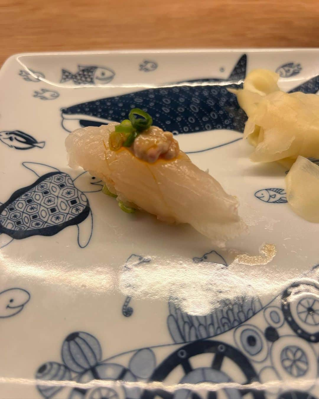 森カノンさんのインスタグラム写真 - (森カノンInstagram)「🐟🍣 五反田駅に新しく出来た寿司BARの  @sushibarcozy に行って美味しい お鮨食べて来たよ～！！！  うにく寿司もあって豊富なバリエーションで どのネタもぺろっと食べられちゃいました❤️‍🔥  みんなも是非っっ🫶🏻🫶🏻🫶🏻  ------------------------------------  Sushi Bar 魚々 Cozy  📍 東京都品川区東五反田1-11-5バルミー五反田201  ------------------------------------  PR @sushibartotocozy #五反田ディナー #五反田飲み #おしゃん #赤酢 #深夜営業 #sushibartotocozy #五反田寿司 #寿司bar #五反田 #寿司 #鮨」3月14日 23時09分 - mkanon211