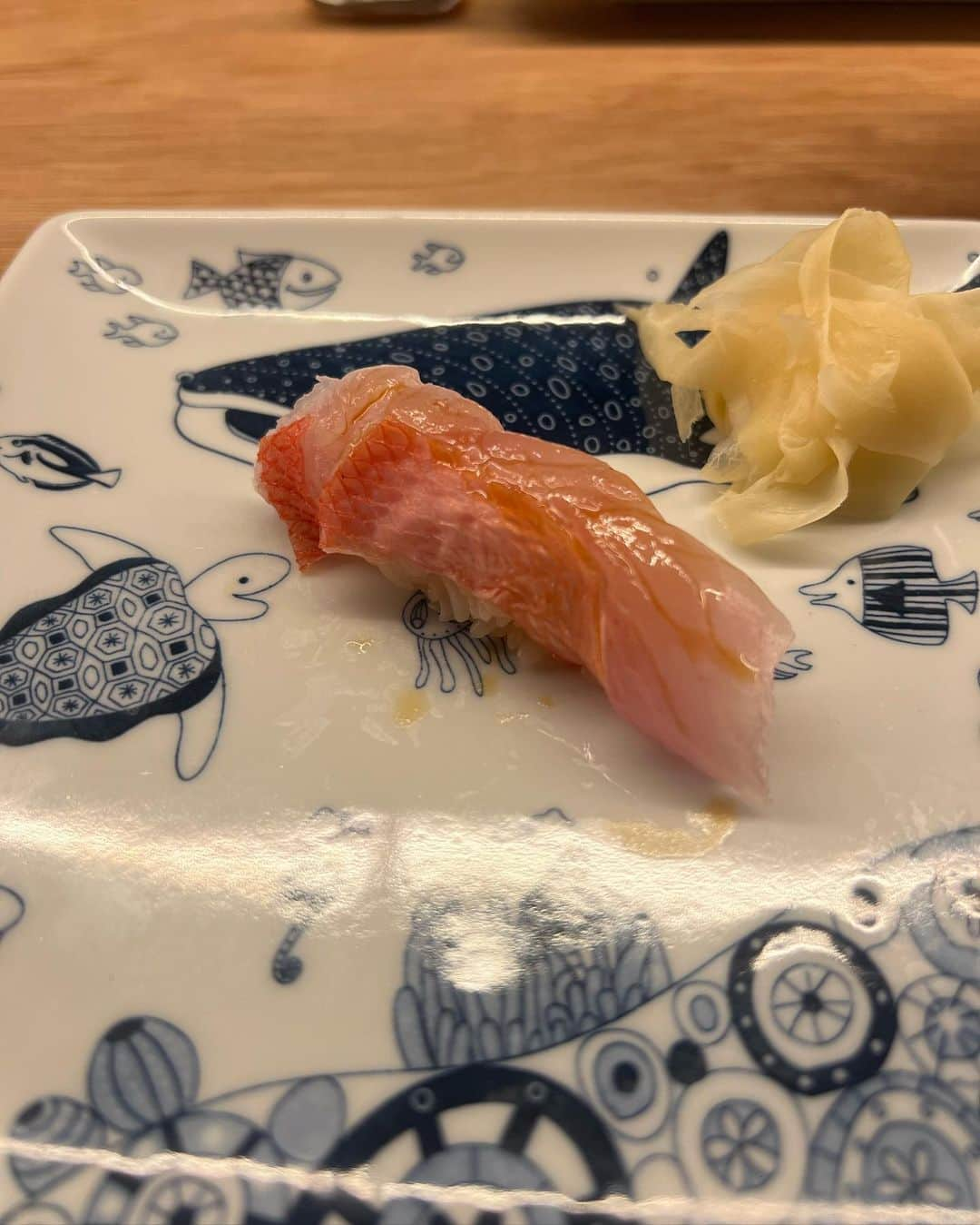 森カノンさんのインスタグラム写真 - (森カノンInstagram)「🐟🍣 五反田駅に新しく出来た寿司BARの  @sushibarcozy に行って美味しい お鮨食べて来たよ～！！！  うにく寿司もあって豊富なバリエーションで どのネタもぺろっと食べられちゃいました❤️‍🔥  みんなも是非っっ🫶🏻🫶🏻🫶🏻  ------------------------------------  Sushi Bar 魚々 Cozy  📍 東京都品川区東五反田1-11-5バルミー五反田201  ------------------------------------  PR @sushibartotocozy #五反田ディナー #五反田飲み #おしゃん #赤酢 #深夜営業 #sushibartotocozy #五反田寿司 #寿司bar #五反田 #寿司 #鮨」3月14日 23時09分 - mkanon211