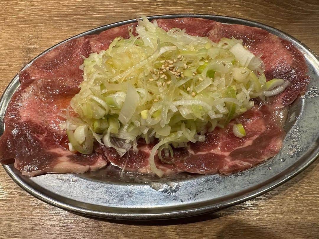 百川晴香さんのインスタグラム写真 - (百川晴香Instagram)「明大前肉流通センターに行ってきました〜🍖  美味しい焼肉食べながらお酒が安く飲めるの🤤🍖  19時までならハッピーアワーで29円らしい！！！！  けど、火曜日はハッピーアワー終わってもお酒全部199円という！最高すぎましたぜ🤤💓  上レバーとネギタン塩が最高でした💓  次は19時前から行きたい🤤  #肉流通センター #Supported #pr #明大前肉流通センター #明大前グルメ #明大前焼肉 #下北沢グルメ #下北沢焼肉 #大衆焼肉 #ハッピーアワー #29円  https://tabelog.com/tokyo/A1318/A131804/13227870/」3月15日 15時02分 - momokawaharuka