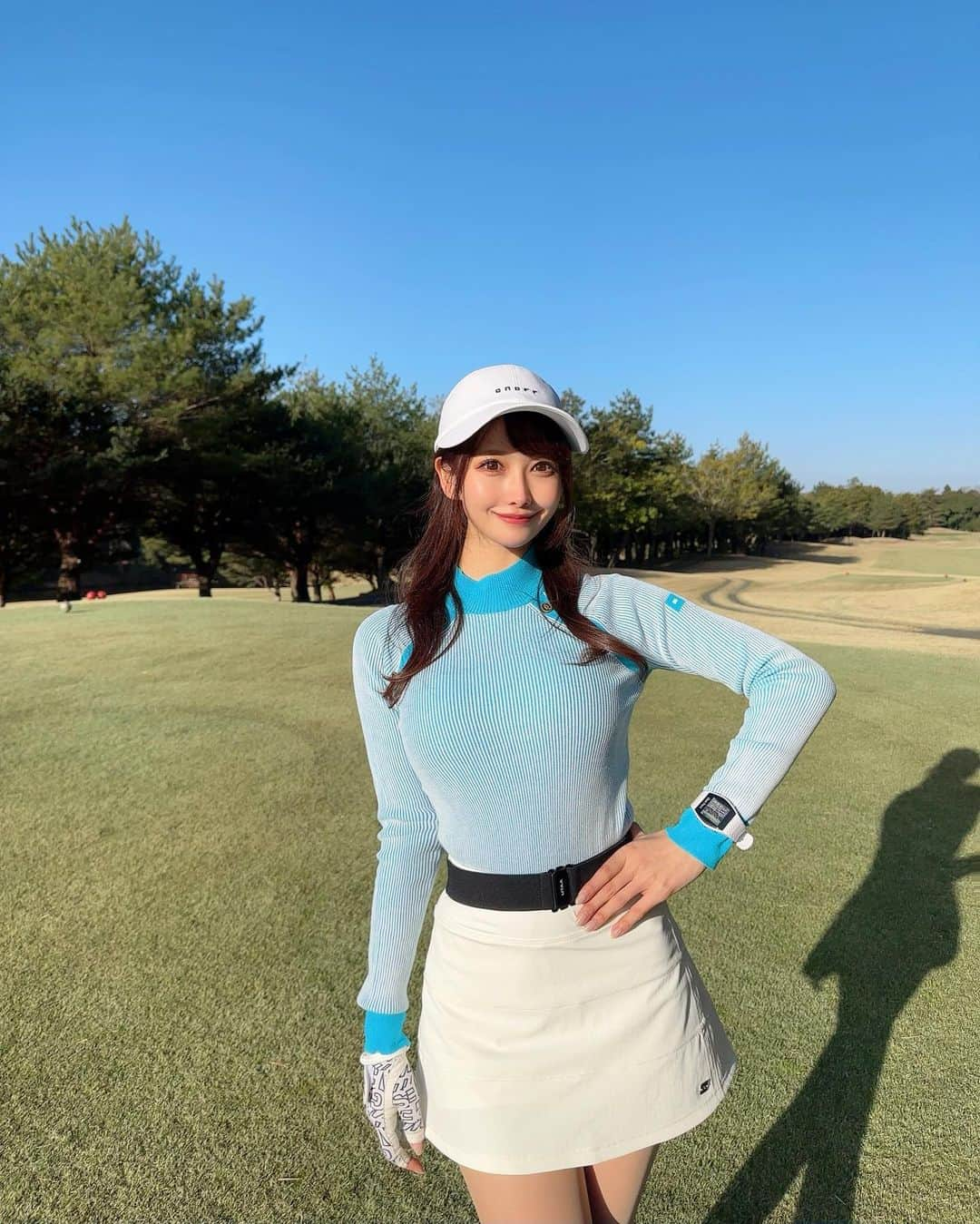 MAYUさんのインスタグラム写真 - (MAYUInstagram)「. NEW！時計型距離計⛳️✨ . @shot_navi INFINITYを使い始めたよ〜✊🏻 . ハザードまでの距離もわかるし、グリーンに近づいたら傾斜も一目瞭然！ 私は傾斜をよむのが苦手なのですごく助かる✨ . 色んな機能が詰まってるから、初めて行くゴルフ場でも安心🥺 軽くて、着け心地も違和感なかったよ🏌️‍♀️ . 私はゴルフ始めてからずっと時計型の距離計派⌚️ みんなは〜？☺️ . . #ショットナビ#shotnavi#INFINITY#新製品#ゴルフナビ#ゴルフ距離計#浜田雅功#ダウンタウン#浜ちゃん#時計型距離計#ゴルフ女子#ゴルフ#golf#golflife#golfstagram#golfcourse#golfclub#golfday」3月15日 18時43分 - mayu.kina_golf