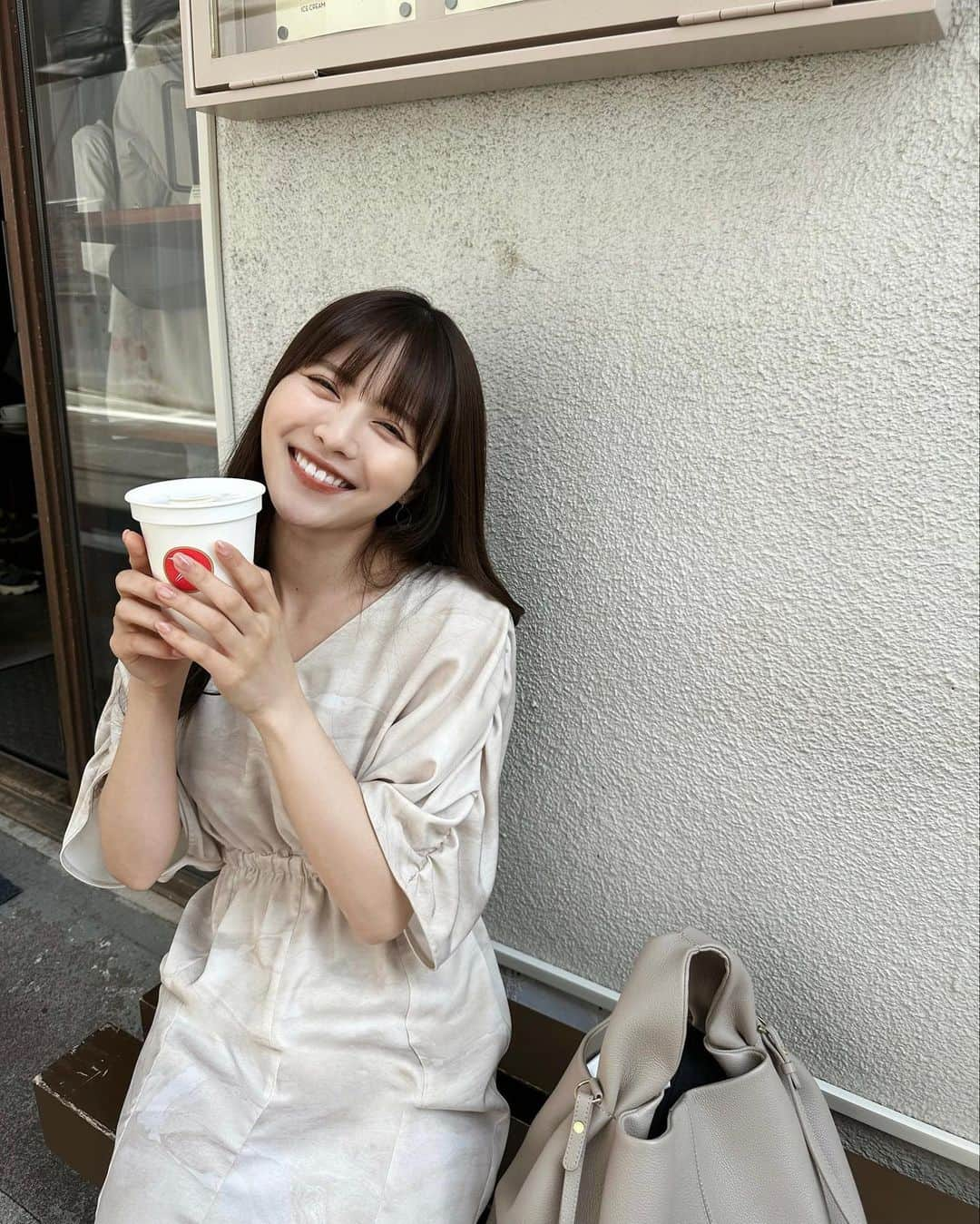 NittaSachikaさんのインスタグラム写真 - (NittaSachikaInstagram)「珈琲飲み過ぎやし、一旦ハニーミルクにしました🍯  前髪カットして視界を明るくしてもらって、お気にのマーブル柄ワンピを身に纏ってご機嫌です😆😆  プリントもお袖のくしゅくしゅも可愛すぎか〜〜」3月15日 20時17分 - chacch1