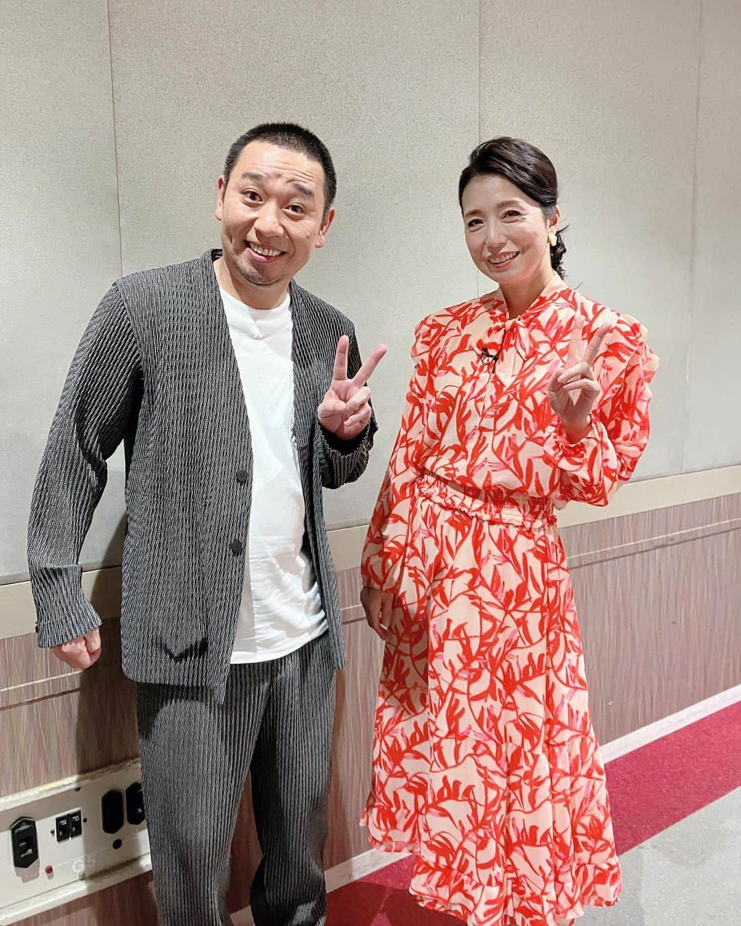 高橋ひとみさんのインスタグラム写真 - (高橋ひとみInstagram)「本日放送の『ホンマでっかTV!?』の収録で千鳥・大悟さんとパチリ📷  衣装: @marccain  #marccain   @honmadekka_fujitv  #千鳥大悟 さん #ホンマでっかtv  #フジテレビホンマでっかtv」3月15日 23時07分 - hitomi_momoe