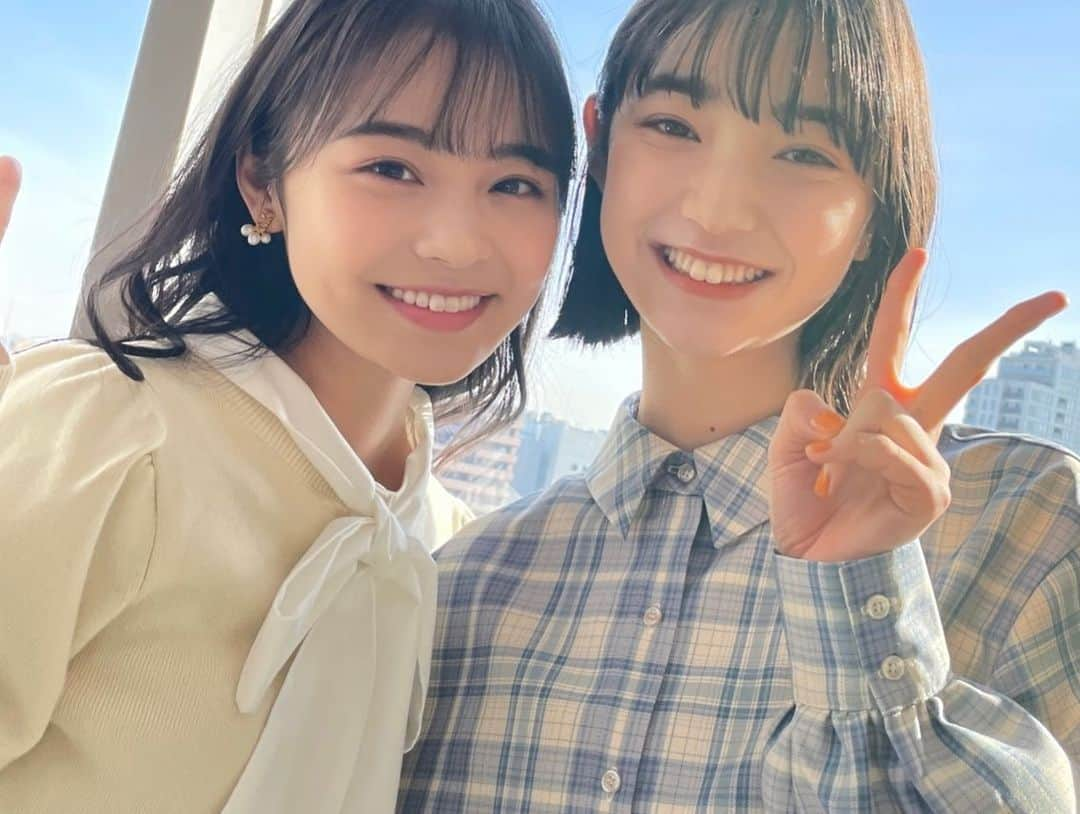 non-noさんのインスタグラム写真 - (non-noInstagram)「発売中の4月号より林芽亜里＆小宮山莉渚の〝めありな〟コンビのオフショットをお届け🌼 すごく寒い日でたくさんカット数もあったなか、一生懸命　#春から大学生 企画を頑張ってくれたふたり🌷  9枚で春からの大学生活の着回しにチャレンジしたよ⭐️ 上品フェミニン派芽亜里も、こなれカジュアル派莉渚も、ふたりの雰囲気にぴったりでとっても似合っていたからまだ見てない人は急いでチェックしてね！  #林芽亜里 #小宮山莉渚  #nonno #nonno_magazine  #ノンノ #春から大学生 #春からノンノ」3月16日 12時33分 - nonno_magazine