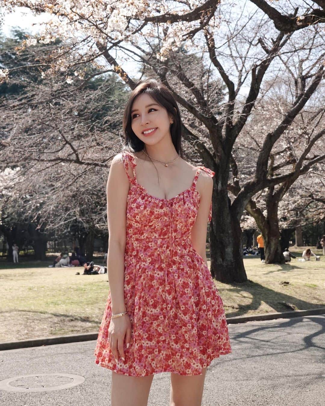 リタ（瑞塔兒）さんのインスタグラム写真 - (リタ（瑞塔兒）Instagram)「追櫻花的女子🌸 #代代木公園」3月16日 13時22分 - love_ritakao