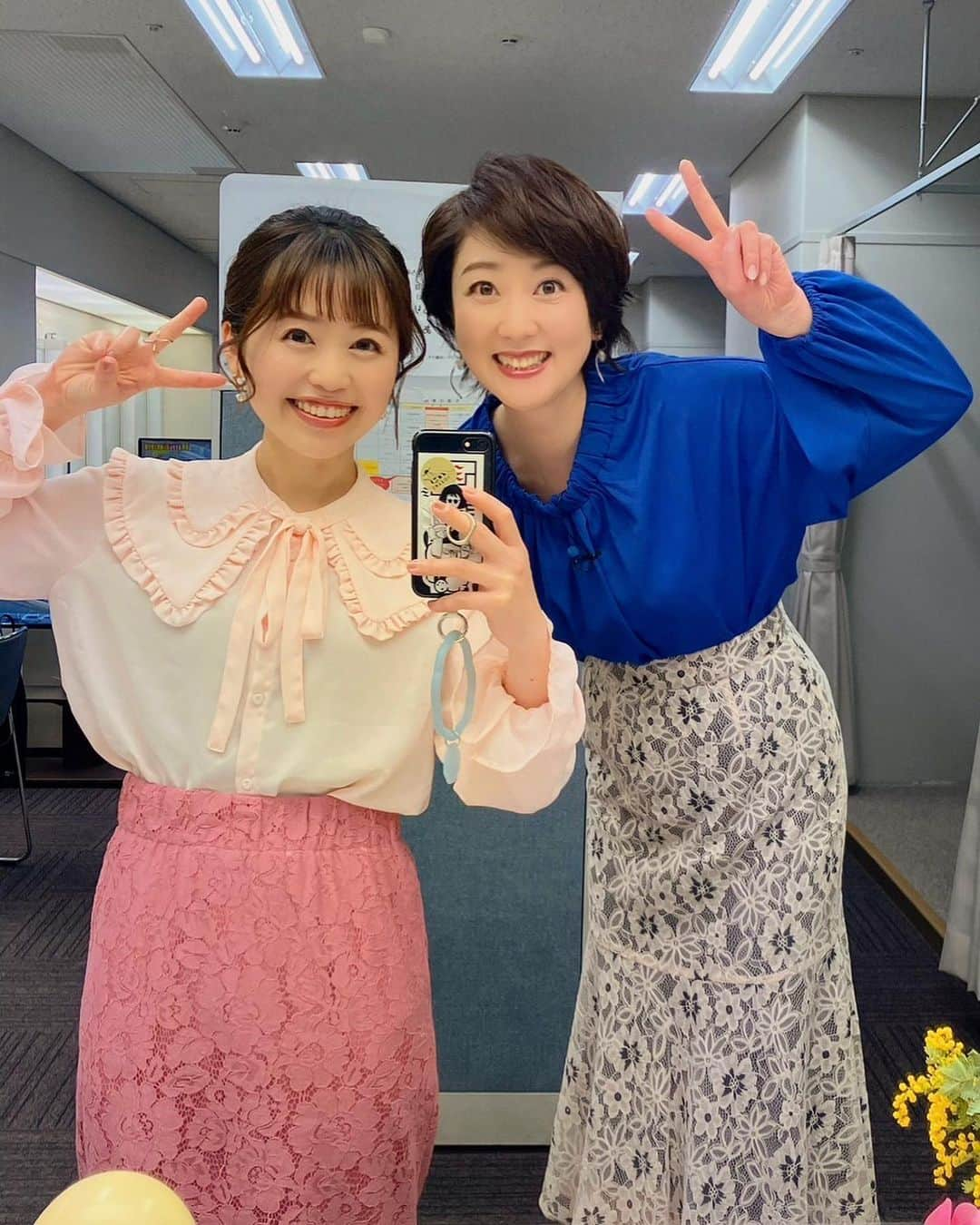 池尻和佳子さんのインスタグラム写真 - (池尻和佳子Instagram)「今日のスタジオ、沢松さんの存在で笑い声が広がっています。いつもお土産、ありがとうございます。今朝ラジオの仕事で2時半起きのすみれちゃんもナチュラルハイで素敵な感じでした😊」3月16日 16時34分 - wakako_ikejiri_rkb