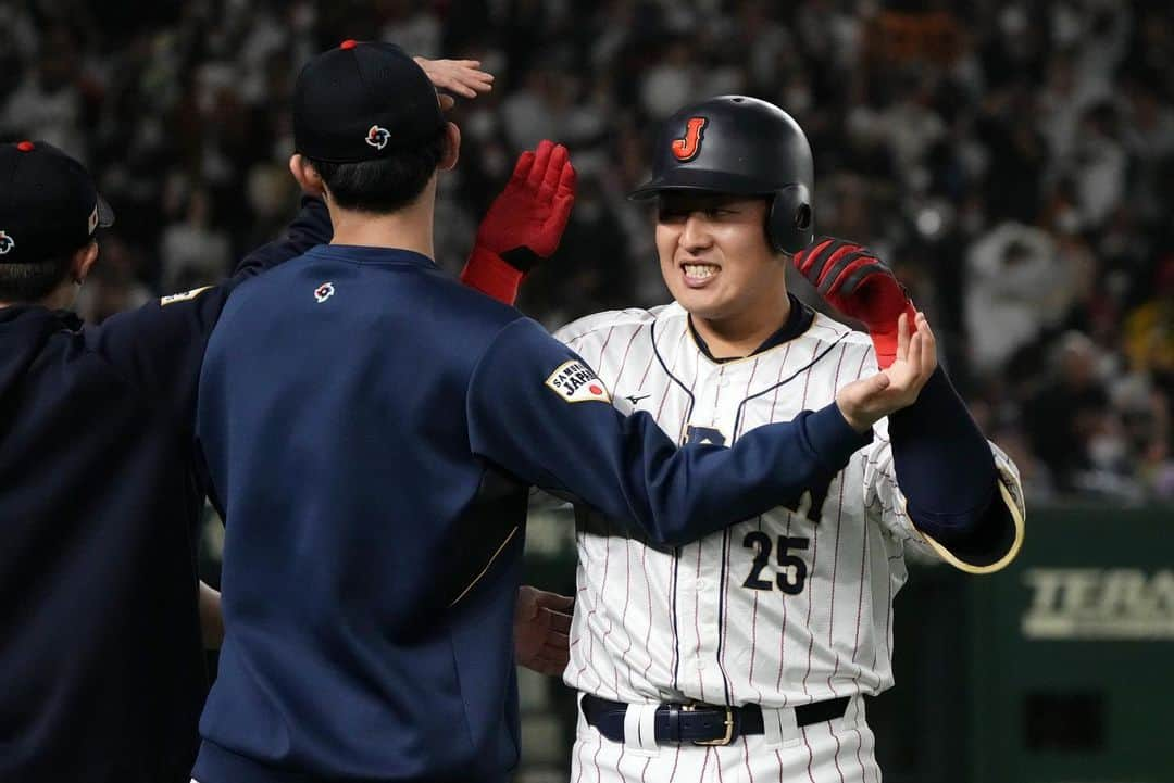 侍ジャパンさんのインスタグラム写真 - (侍ジャパンInstagram)「16日、「カーネクスト 2023 WORLD BASEBALL CLASSIC™ 準々決勝ラウンド 東京プール」でイタリアと対戦し、9対3で勝利。大谷翔平選手の流れを変えるバントや岡本和真選手の5打点の活躍など底力を発揮し5大会連続の準決勝進出を決めました。  #侍ジャパン #WorldBaseballClassic #カーネクスト2023WBC東京プール #岡本和真 #大谷翔平 #村上宗隆 #今永昇太 #ダルビッシュ有 #吉田正尚 #大勢」3月17日 1時29分 - samuraijapan_official