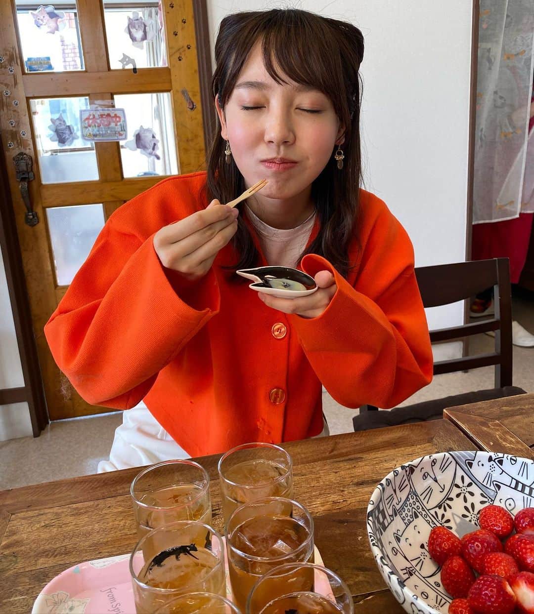 森千晴さんのインスタグラム写真 - (森千晴Instagram)「お店でのロケ終わりにイチゴまで振舞っていただき、、、😭🍓 ありがとうございました✨」3月17日 8時14分 - mori.chiharu