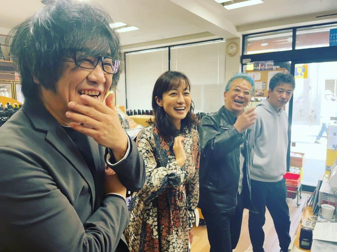 及川奈央さんのインスタグラム写真 - (及川奈央Instagram)「昨日は月に一度の #TokyoStarRadio #おめおじゃ ラジオ収録でした。 4月のマンスリーゲストは #高取ヒデアキ さん♬.*ﾟ 朝から一同で西日暮里駅で待ち合わせをしまして  #リカーズのだや さんへ。 こちらで日本酒の試飲会をしていただきました。 4月6日(木)の番組内で放送されますので是非お耳でお楽しみください。 佐藤さんご夫婦、ありがとうございました！  その後スタジオに移動して収録。 ゲストの高取さんと共に、皆さんで楽しく過ごさせていただきました。 ありがとうございました。  毎週木曜日23:00より放送。 再放送は金曜日7:00です。   #NewJack拓郎 さん  #ヲタクのヤマちゃん   #及川奈央」3月17日 17時10分 - naooikawa