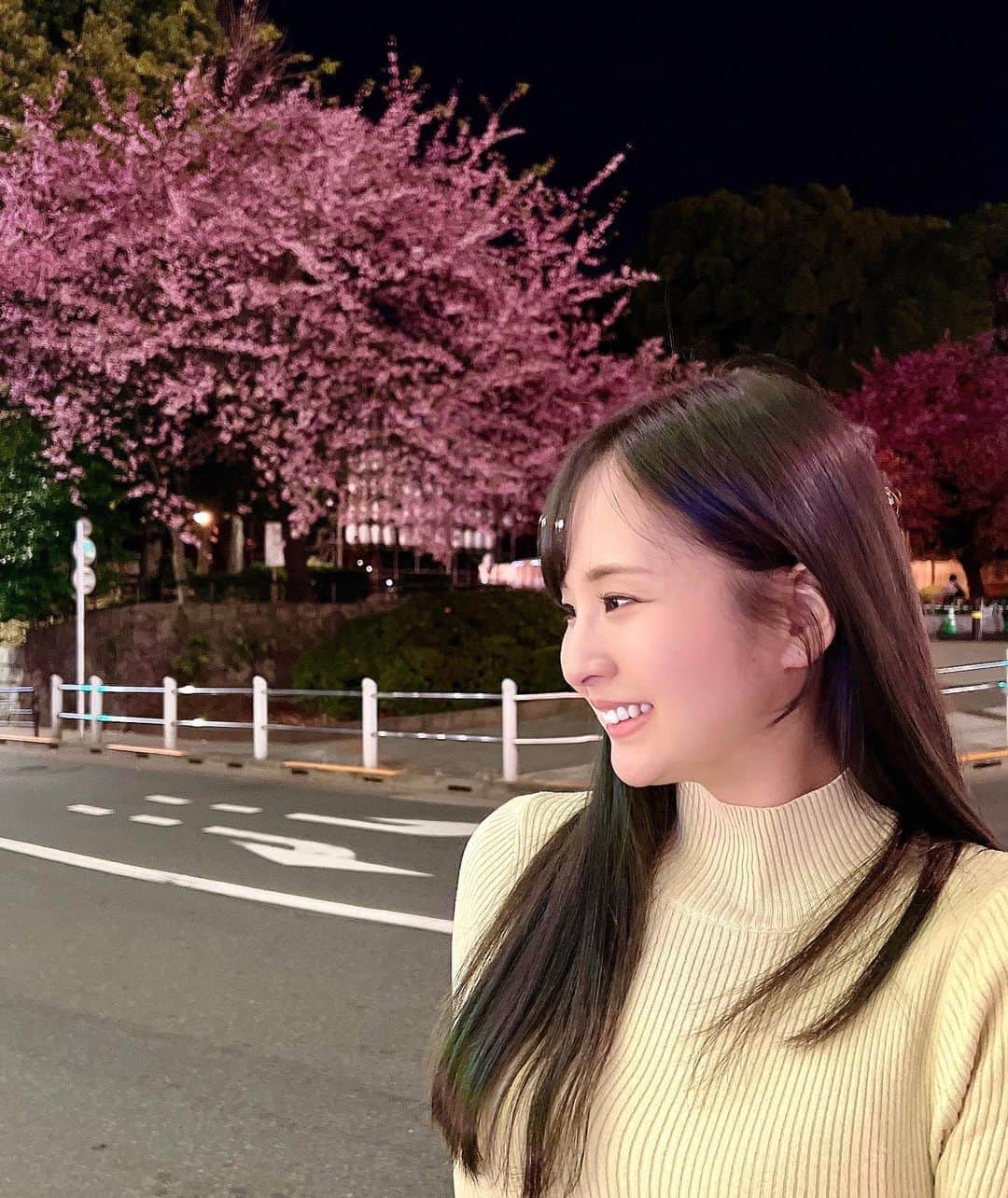 安田七奈さんのインスタグラム写真 - (安田七奈Instagram)「夜桜もいいよね🤭🌸  満開はいつ頃かな？  #桜 #花見 #cherryblossom」3月17日 18時09分 - nana_yasuda