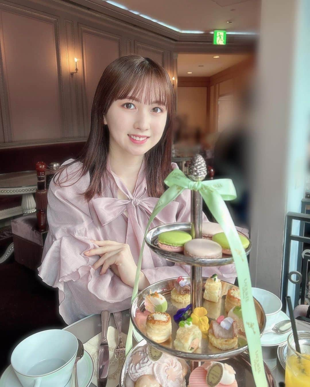 永野芹佳さんのインスタグラム写真 - (永野芹佳Instagram)「🌸🧁  さくらのマカロンが美味しすぎた🥹🌸  #laduree #ラデュレ #アフターヌーンティー #マカロン #桜 #カフェ」3月17日 18時37分 - iroziro_serika