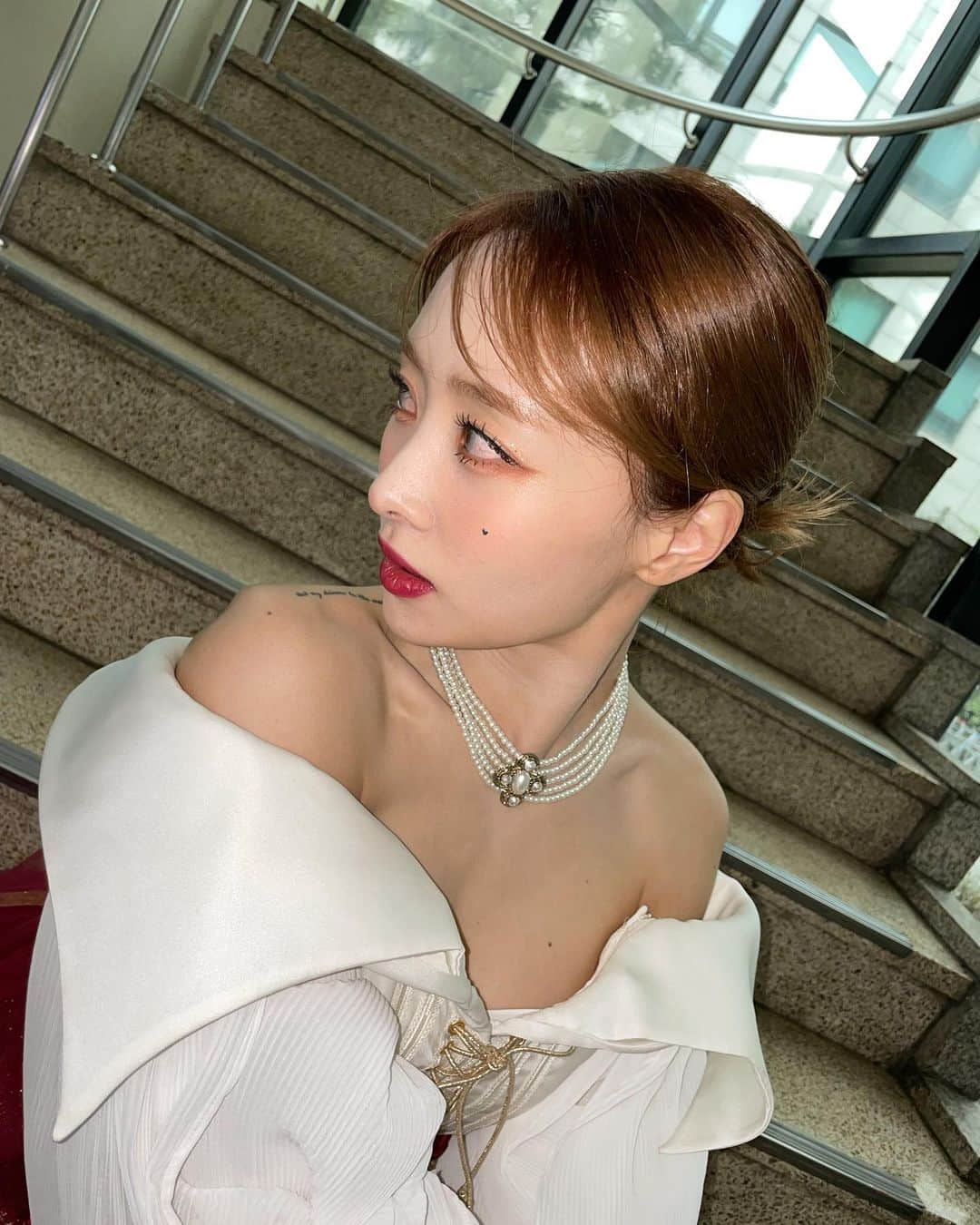 チョン・ニコルさんのインスタグラム写真 - (チョン・ニコルInstagram)「RED♥️👑 #뮤직뱅크#Mysterious」3月17日 18時48分 - nicole__jung