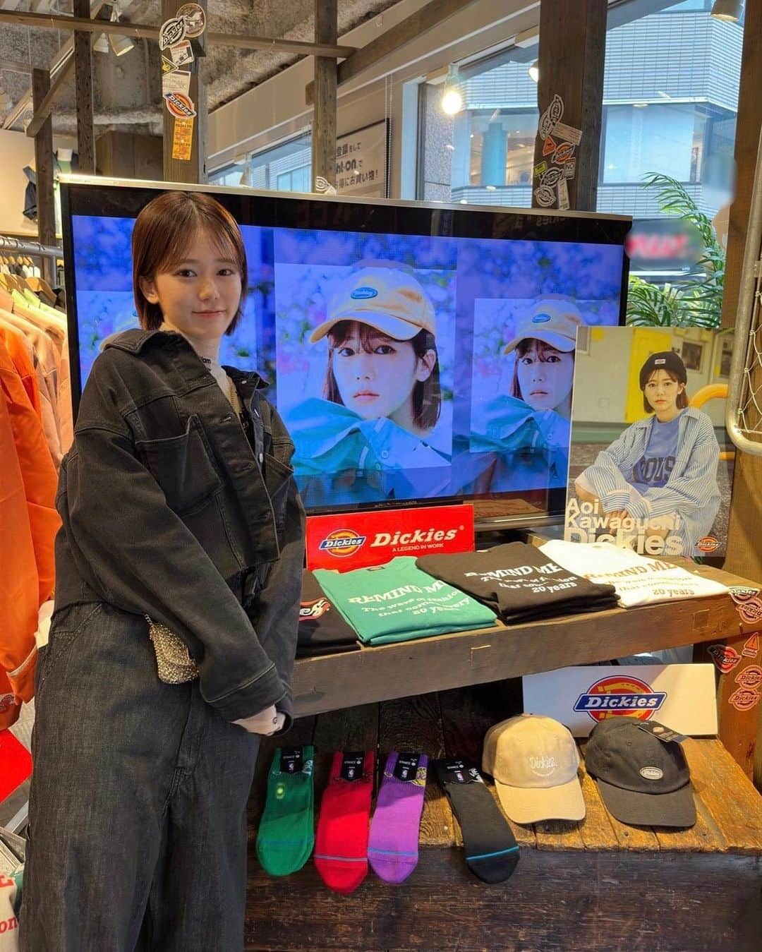 川口葵さんのインスタグラム写真 - (川口葵Instagram)「今日からPOPUPのライトオン池袋店に遊びに行ってきました！  たくさんルックも展示されていたので 是非みんなも行ってみてね🥹❤️‍🔥 パネルと一緒に写真撮ったよ🤳✨  #ライトオン #streetlike #Dickiesworkwear  #Dickies   @righton_pr  @righton_tokyo」3月17日 18時55分 - kawaguchiaoi_1126