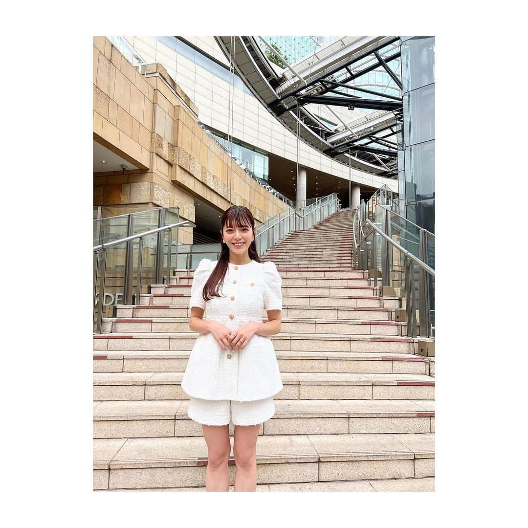 三谷紬さんのインスタグラム写真 - (三谷紬Instagram)「* #三谷の衣装 暖かくなってきたし…🌞 今日はショートパンツのセットアップでした🤍 久しぶりに短い丈履きました。 まだいけますか…ね… この春はこのツイード生地が流行りだとか。 パッと明るくしてくれる色で メイク室で会った野村アナに華やかね〜🌸と 褒めてもらって嬉しかったです🫢❤︎❤︎ * #ootd#ootn#outfit#衣装#todayscode#todayscoordinate#コーディネート#セットアップ#setup#ツイード#ツイードジャケット#tweed#tweedsuit#ショートパンツ#ショーパン#shortpants#テレビ朝日#アナウンサー#三谷紬」3月17日 19時03分 - mitani_tsumugi