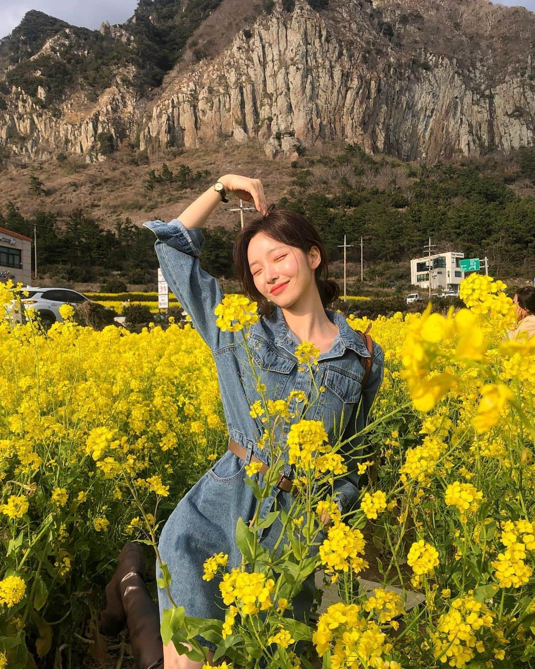 キム・ナヒさんのインスタグラム写真 - (キム・ナヒInstagram)「만개한 유채꽃과 봄기운이 완연한 제주도👒💛  간만에 꽃구경에 왕신남」3月17日 19時32分 - knhs2