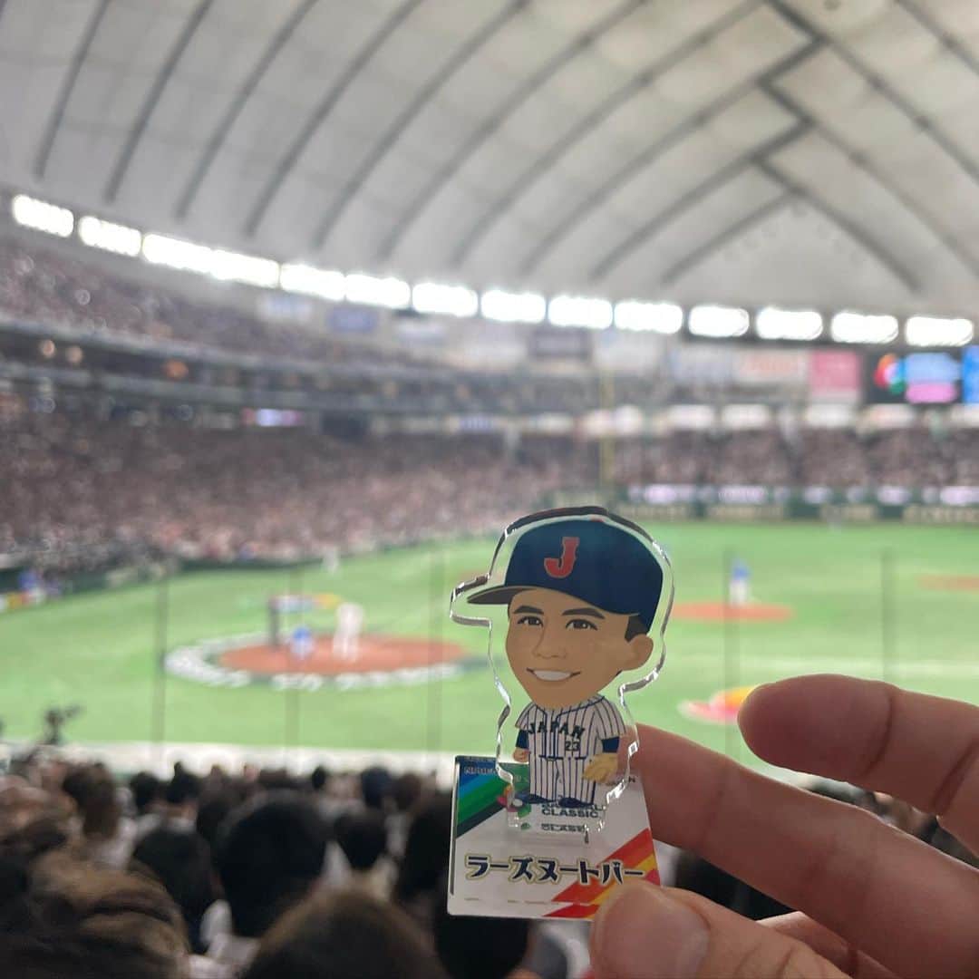 脊山麻理子さんのインスタグラム写真 - (脊山麻理子Instagram)「WBCの決勝ラウンド日本VSイタリア戦に行くことができました♡生大谷選手は、大谷翔平選手がアメリカに行く前の広島vs日ハムの日本シリーズで先発した時に観戦して以来2回目♡前回よりも、頼もしさが増していて、雄叫びや奇襲バント、仲間とのコミュニケーション等大谷ワールドを大堪能できました♡大谷選手が心より野球を楽しんでいて、甲子園や青春を観ているようで観ていて私も最高に楽しかったです♡ヌードバー選手が出てくるとヌーって歓声が上がるのも面白かった♡吉田選手&岡本和真選手のホームランも観られたし、最高のチーム♡世界一獲って来てください♡ #WBC #毎大会観に行ってる #決勝ラウンド #生観戦 #東京ドーム #大谷翔平 #ヌードバー #ヌー」3月17日 20時03分 - mariko_seyama_milkpon