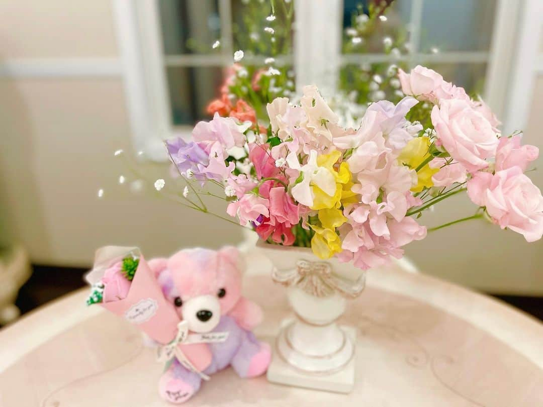 寿リリカさんのインスタグラム写真 - (寿リリカInstagram)「♡ 💝Happyホワイトデー💝 ♡ 愛しの主人が作ってくれたホワイトデーごはん😘💗👨‍🍳 私と娘の食べたいリクエストのウニの冷製パスタとチャーハンという組み合わせ🤣😘🫶美味しかったぁ😋💓 ♡ 作ってくれている姿も愛おしいすぎてきゅんすぎる😍💘💘 ♡ 気持ちが込もった行動が何よりもうれしいな🥹🫶💓 ♡ いつも幸せな気持ちにしてくれてありがとう🥰家族で食卓を囲んで笑い合う時間が毎日のはっぴーたいむ🌈💕💜❤💙💚 ♡ ♡ #ホワイトデー #ホワイトデーディナー #ホワイトデーパーティー #ホームパーティー #おうちごはん #おうちご飯 #おうち時間 #whiteday #homeparty」3月17日 20時39分 - ririkakotobuki