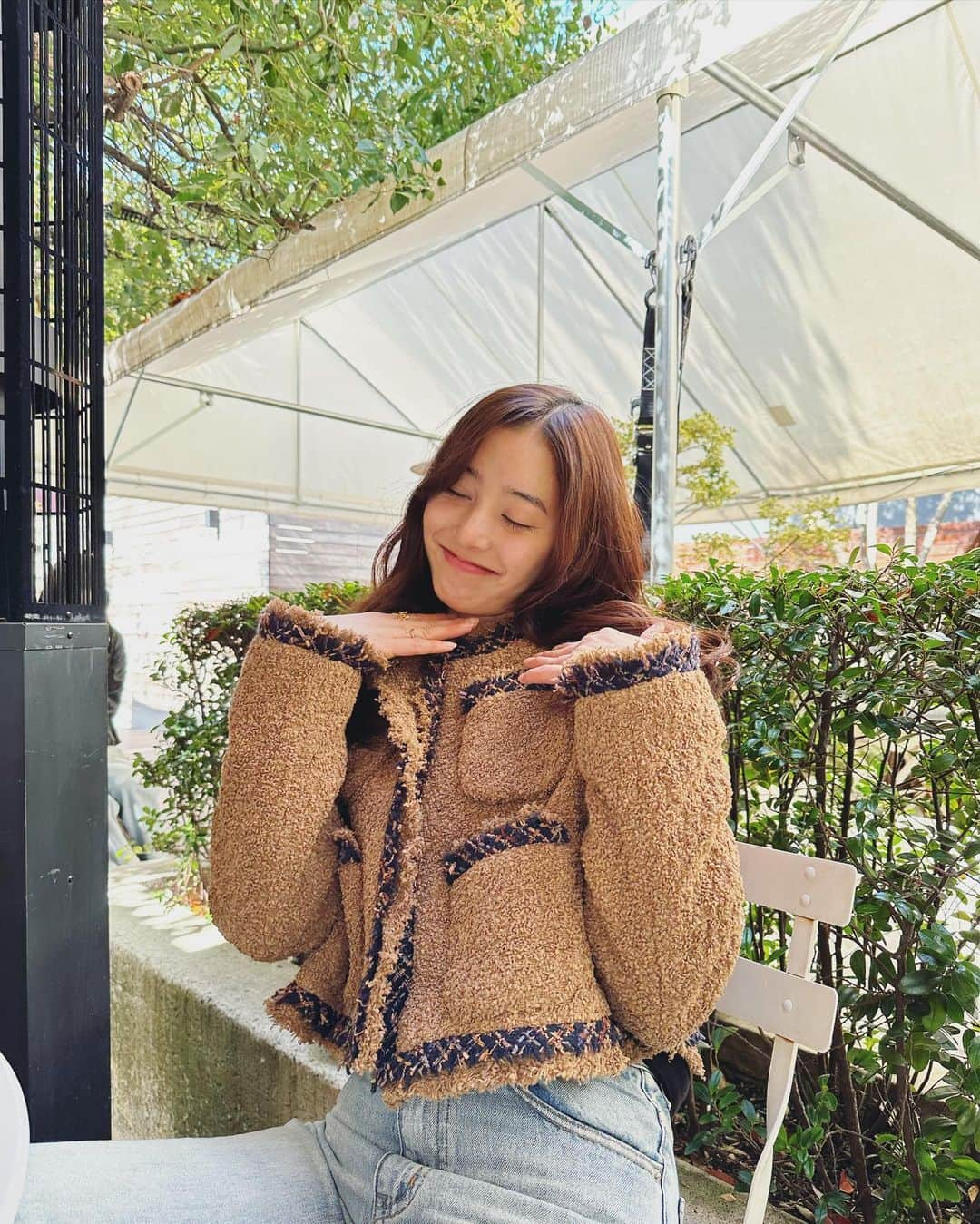 新木優子さんのインスタグラム写真 - (新木優子Instagram)「🌱♡  jacket : @sacaiofficial  tops : @agnesb_officiel  denim : @clane_official  ring : @mariablackjp」3月17日 22時43分 - yuuuuukko_