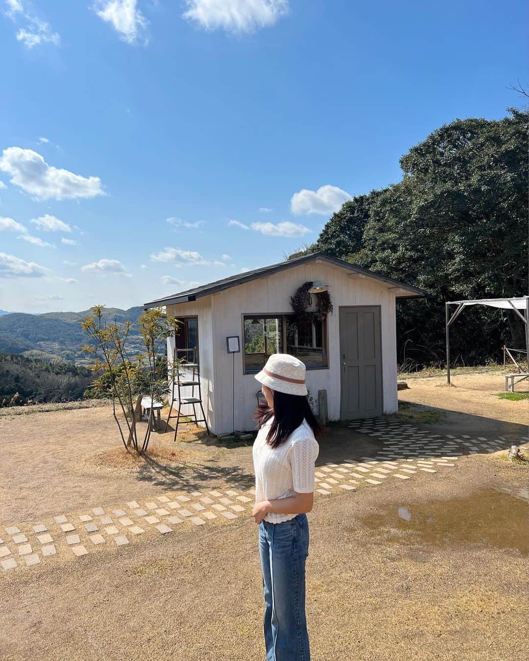 堀江聖夏さんのインスタグラム写真 - (堀江聖夏Instagram)「⌇‎𖦊້  𖡼.𖤣𖥧 ⁡ 淡路島@𝘬𝘰𝘻𝘰𝘳𝘢𝘴𝘰𝘶 ⁡ まるで絵本のような景色を 堪能できる場所。 ⁡ 魅力たっぷりの淡路島🌱 まだまだ載せたい写真がたくさん𓂃 ⁡ いつか、ここにも泊まってみたいな〜 ⁡ ⁡ ________________________________ #淡路島 #淡路島カフェ #淡路島旅行 #自然 #旅行 #カフェ #𝘫𝘢𝘱𝘢𝘯 #𝘵𝘳𝘢𝘷𝘦𝘭」3月18日 8時50分 - mina_horie