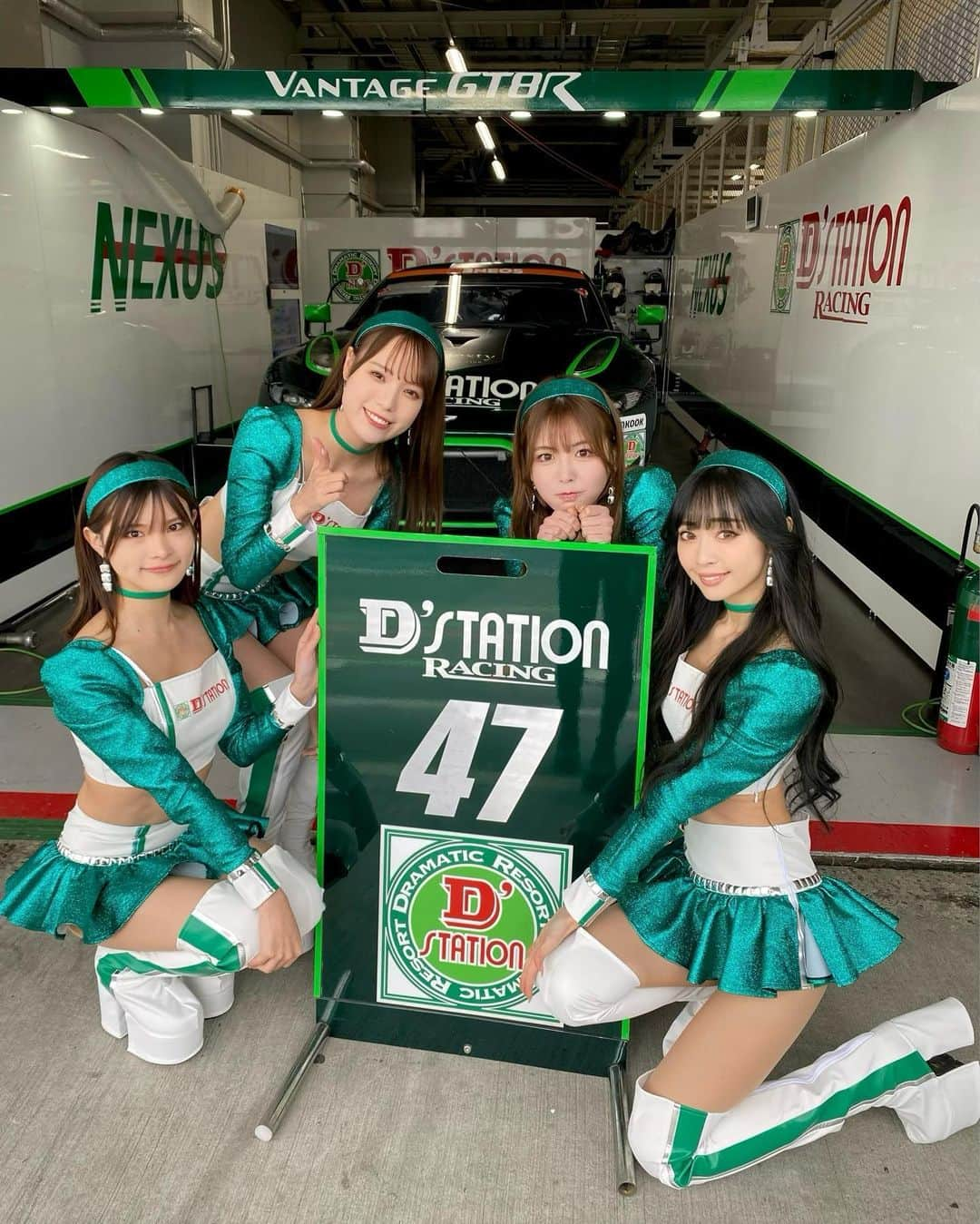 林紗久羅さんのインスタグラム写真 - (林紗久羅Instagram)「. . . . 2023 D'stationフレッシュエンジェルズ💚 . 今年のコスチュームお披露目でした✨ . 好きですか？？ . . . #dstation #dstationracing #dstationフレッシュエンジェルズ #supertaikyu #スーパー耐久 #racequeen #レースクイーン」3月18日 14時43分 - sa1210ku