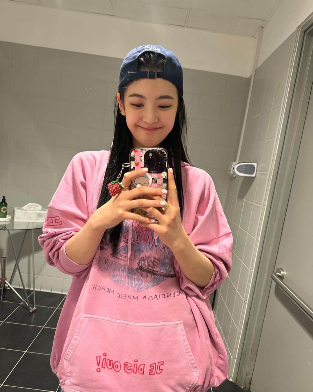 ITZYさんのインスタグラム写真 - (ITZYInstagram)「Some more💙」3月18日 15時53分 - itzy.all.in.us