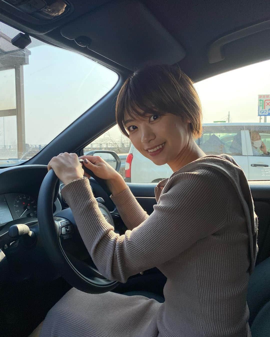 小坂田純奈さんのインスタグラム写真 - (小坂田純奈Instagram)「助手席乗る？👼🏻  #運転 #運転好き #運転好き女子 #ショート女子」3月18日 21時49分 - official_junata