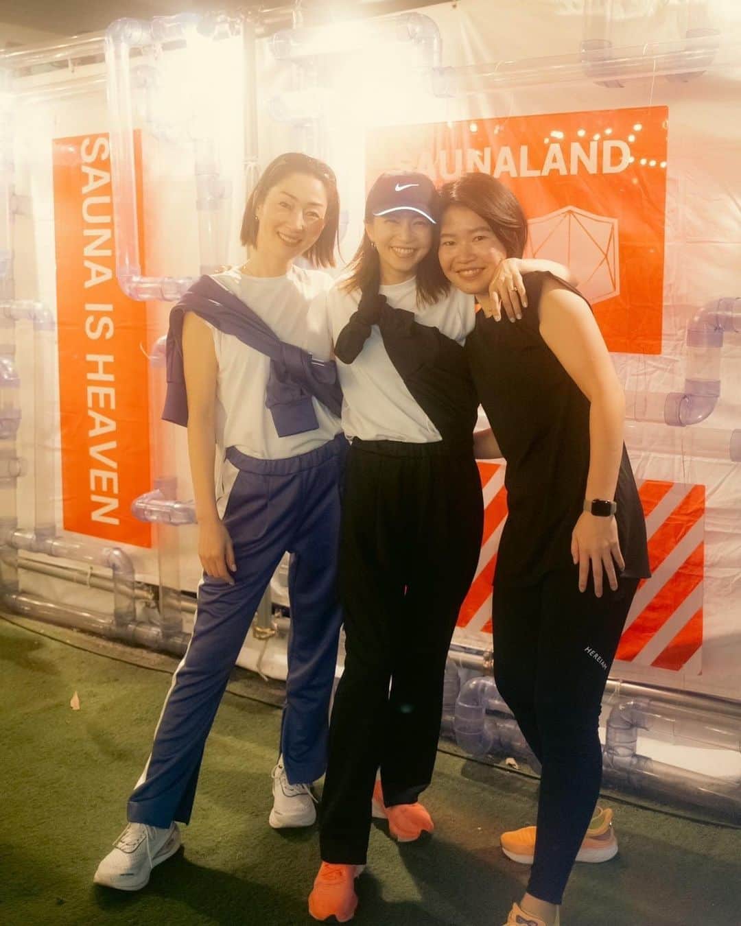 安田美沙子さんのインスタグラム写真 - (安田美沙子Instagram)「おはよう☀  今日は表参道ウィメンズラン🏃‍♀️  久々の大会出場！ということで、ワクワクしてます♥️  練習は。。あんまり出来てないけど、走ってみたかったコース！中々走ることの出来ない明治神宮🌸  五感を研ぎ澄ませて色々感じれたら。。。  写真は、 @hereiam.official  team♥️みんなで練習したときのもの。  朝ランも、ナイトランもやっぱり好きだと感じた夜でした。  準備して、行ってきます🤍🤍🤍  #表参道ウィメンズラン  #hereiam  #wear #wemens  #run #goodmorning  #行ってきます」3月19日 5時29分 - yasuda_misako