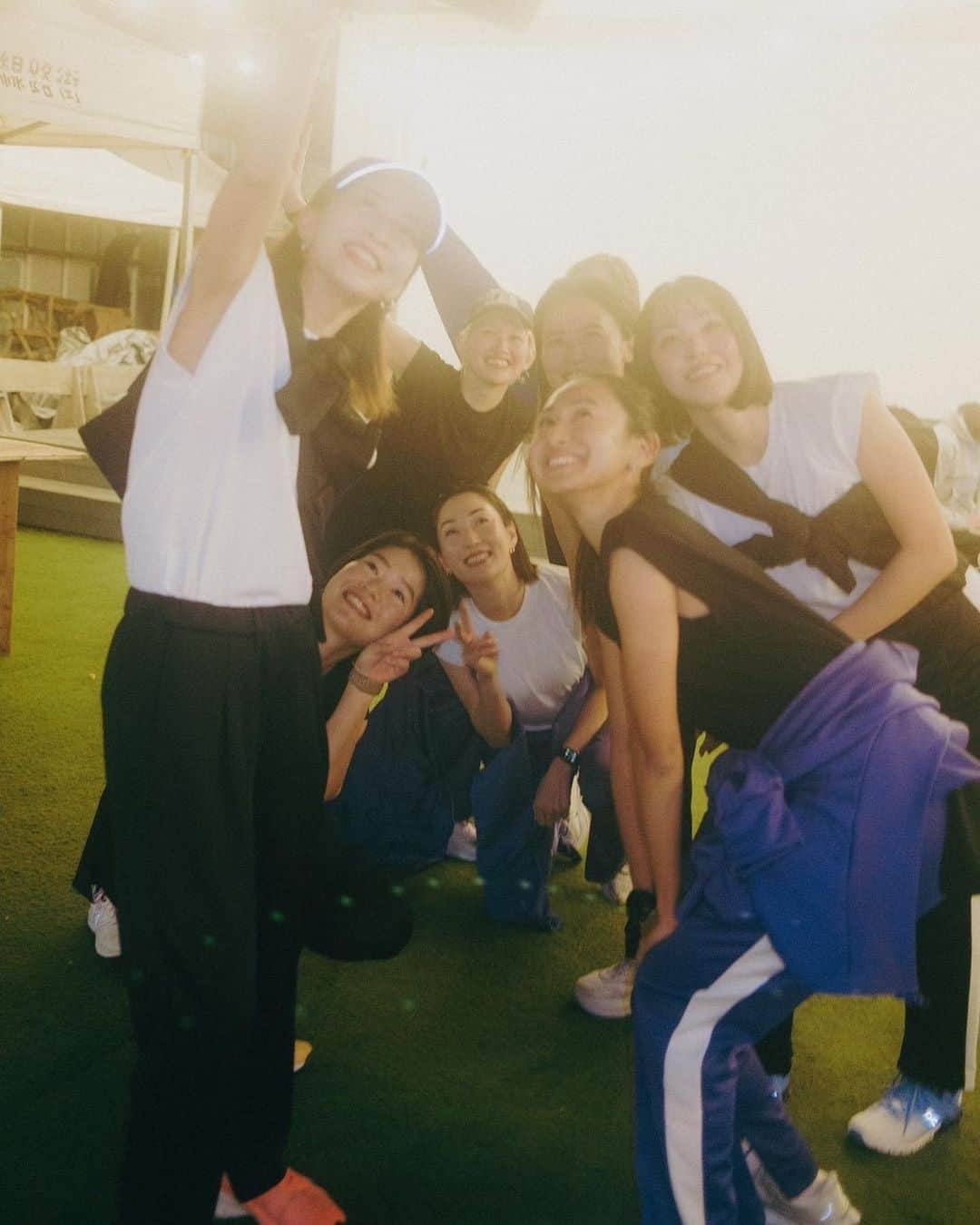 安田美沙子さんのインスタグラム写真 - (安田美沙子Instagram)「おはよう☀  今日は表参道ウィメンズラン🏃‍♀️  久々の大会出場！ということで、ワクワクしてます♥️  練習は。。あんまり出来てないけど、走ってみたかったコース！中々走ることの出来ない明治神宮🌸  五感を研ぎ澄ませて色々感じれたら。。。  写真は、 @hereiam.official  team♥️みんなで練習したときのもの。  朝ランも、ナイトランもやっぱり好きだと感じた夜でした。  準備して、行ってきます🤍🤍🤍  #表参道ウィメンズラン  #hereiam  #wear #wemens  #run #goodmorning  #行ってきます」3月19日 5時29分 - yasuda_misako