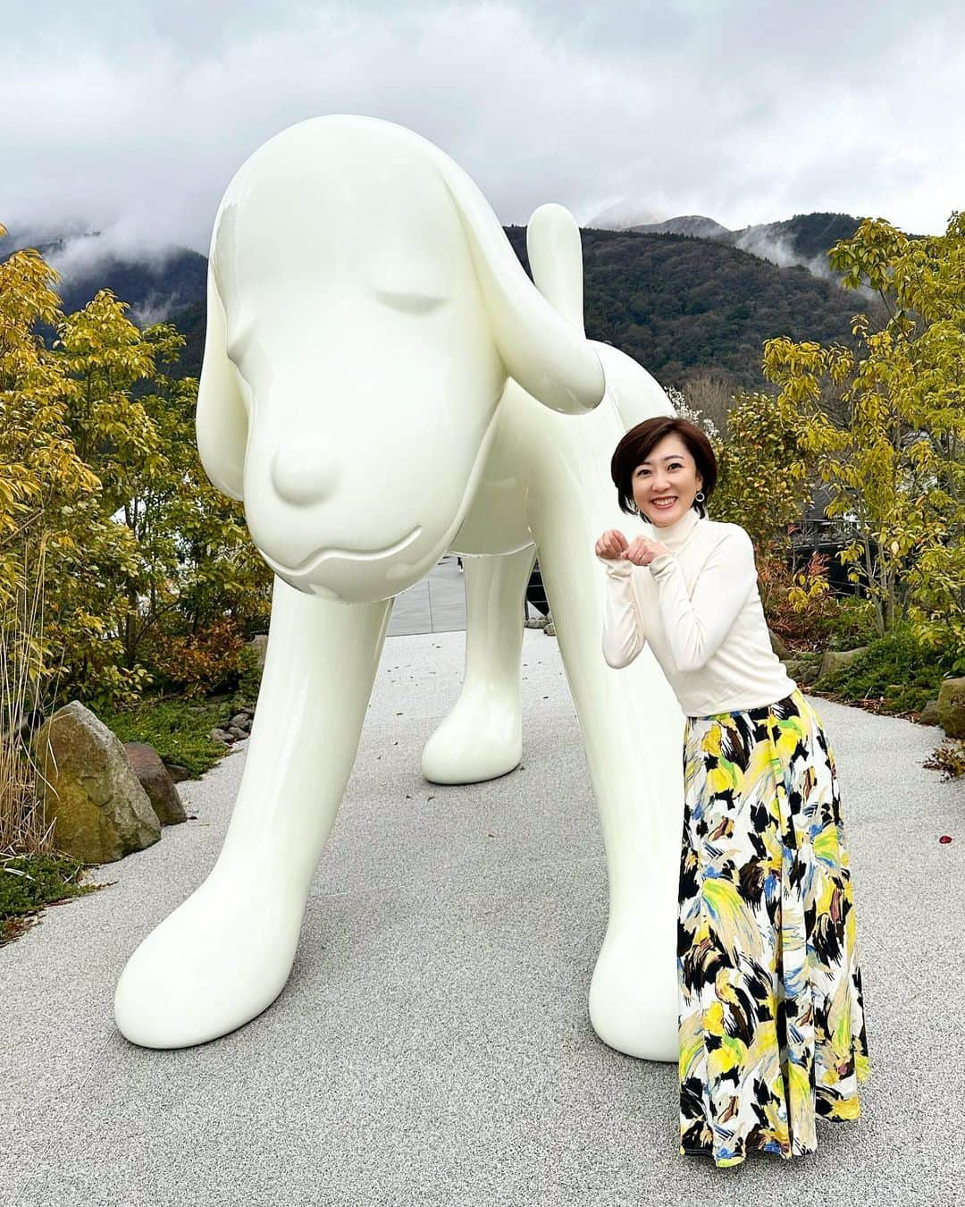 池尻和佳子さんのインスタグラム写真 - (池尻和佳子Instagram)「COMIICO ART MUSEUM、隈研吾さんの建築。奈良美智さんの犬のアート、村上隆さんの世界など元気になりました😊 @comicoartmuseum1022   #大分#週末#湯布院#美術館#comicoartmuseum  #犬のアート#奈良美智 さん#村上隆 さん#お花 #フラワー#flower#smile#隈研吾 さん#建築 #落ち着く#モノトーン#週末#リフレッシュ」3月19日 7時26分 - wakako_ikejiri_rkb