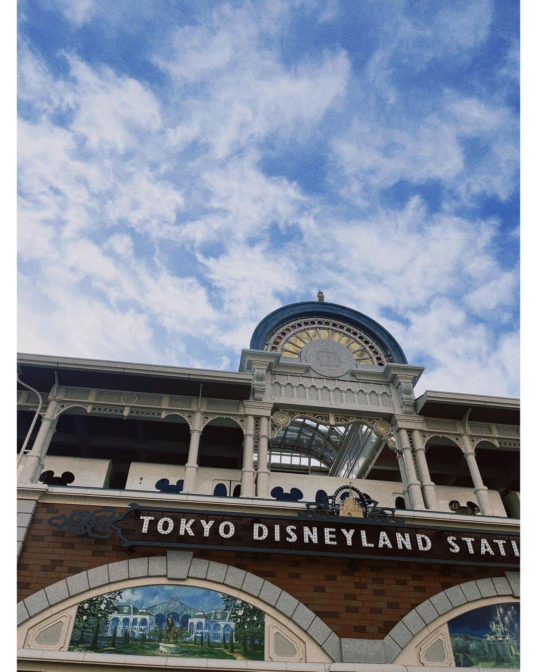 佐々木希さんのインスタグラム写真 - (佐々木希Instagram)「だいぶ前ですが、 久々の東京ディズニーシー🏰 大人のイメージがあったけど子供が楽しめるアトラクションも色々あるんだね⭐️  #東京ディズニーシー」3月19日 11時52分 - nozomisasaki_official