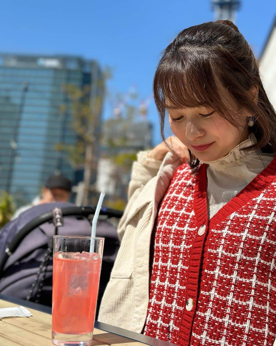 高見侑里さんのインスタグラム写真 - (高見侑里Instagram)「◡̈♥︎ 昨日の寒さから一転、今日は暖かくてテラス席が気持ち良かったです☀️ * ニットベスト…#Bubble」3月19日 17時00分 - yuri_takami_official