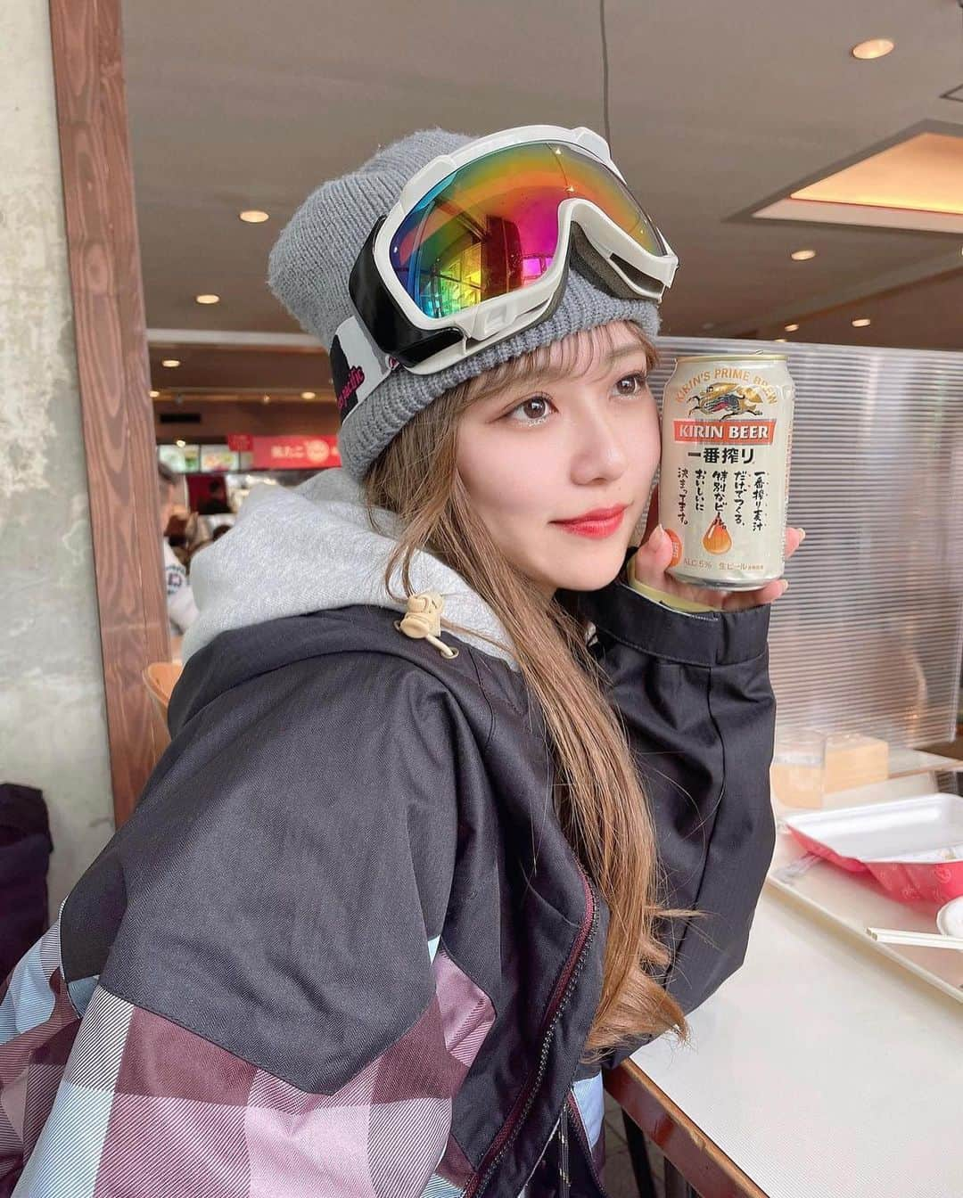 美女美容事情さんのインスタグラム写真 - (美女美容事情Instagram)「《滑った後のビール!!🫧🏂🍻》 *⁠ リポストを使って素敵な美女の投稿を紹介させて頂く【ビジョビ💄美女美容事情💅】のコーナーです✨ *⁠ 今回ご紹介させて頂きますのは!!👀❤︎⁠⠀ 中島楽楽さん< @rara_luckygirl >の素敵なお写真📸⁠⠀⁠⠀⁠⠀⁠ *⁠⠀⁠⠀⁠⠀⁠⠀ 可愛くて綺麗なスノボ女子✨⛷️❄️ ビールを飲めるギャップが素敵です😚🍺 *⠀⁠⠀⁠⠀⁠⠀⁠⠀ 中島楽楽さん< @rara_luckygirl > ⠀⁠⠀⁠⠀⁠⠀ 素敵な投稿ありがとうございました☺️📸✨ *⠀⁠⠀⁠⠀⁠⠀⁠⠀ 中島楽楽さんのアカウントには他にも素晴らしい投稿が沢山ありますので是非覗いてみてくださいね💁‍♀️💙⁠⠀⁠⠀⁠⠀⁠⠀ *⠀⁠⠀⁠⠀⁠⠀⁠⠀ △▼△▼△▼△▼△▼△▼△▼△▼△▼ ⁠⠀⁠⠀⁠⠀ ❤🧡💛「美女美容事情」💚💙💜⠀⠀⠀⠀⠀⠀⠀⠀⠀⠀⠀⠀⠀⠀⁠⠀⁠⠀⁠⠀⁠⠀⁠⠀ 👇掲載ご希望の方は👇⠀⠀⠀⠀⠀⠀⠀⠀⠀⠀⠀⠀⠀⠀⠀⁠⠀⁠⠀⁠⠀⁠⠀⁠⠀ @b_b_j.jタグ付けと🖤 #ビジョビ ⁠⠀ 🖤タグ付けお願いします✨⠀⠀⠀⠀⠀⠀⠀⠀⠀⠀⠀⠀⠀⠀⠀⁠⠀⁠⠀⁠⠀⁠⠀⁠⠀ △▼△▼△▼△▼△▼△▼△▼△▼△▼ ⁠⠀⁠ #スノボ #スノボ女子 #スノボー女子 #スノボー #スノボウェア #新潟旅行 #新潟 #舞子スノーリゾート #スノーボード #スノーボード女子 #snowboarding #snowboard #スキー場 #스노우보드 #ビール #ビール女子 #乾杯のある暮らし #レッドブル #redbull #広告モデル」3月19日 17時31分 - b_b_j.j