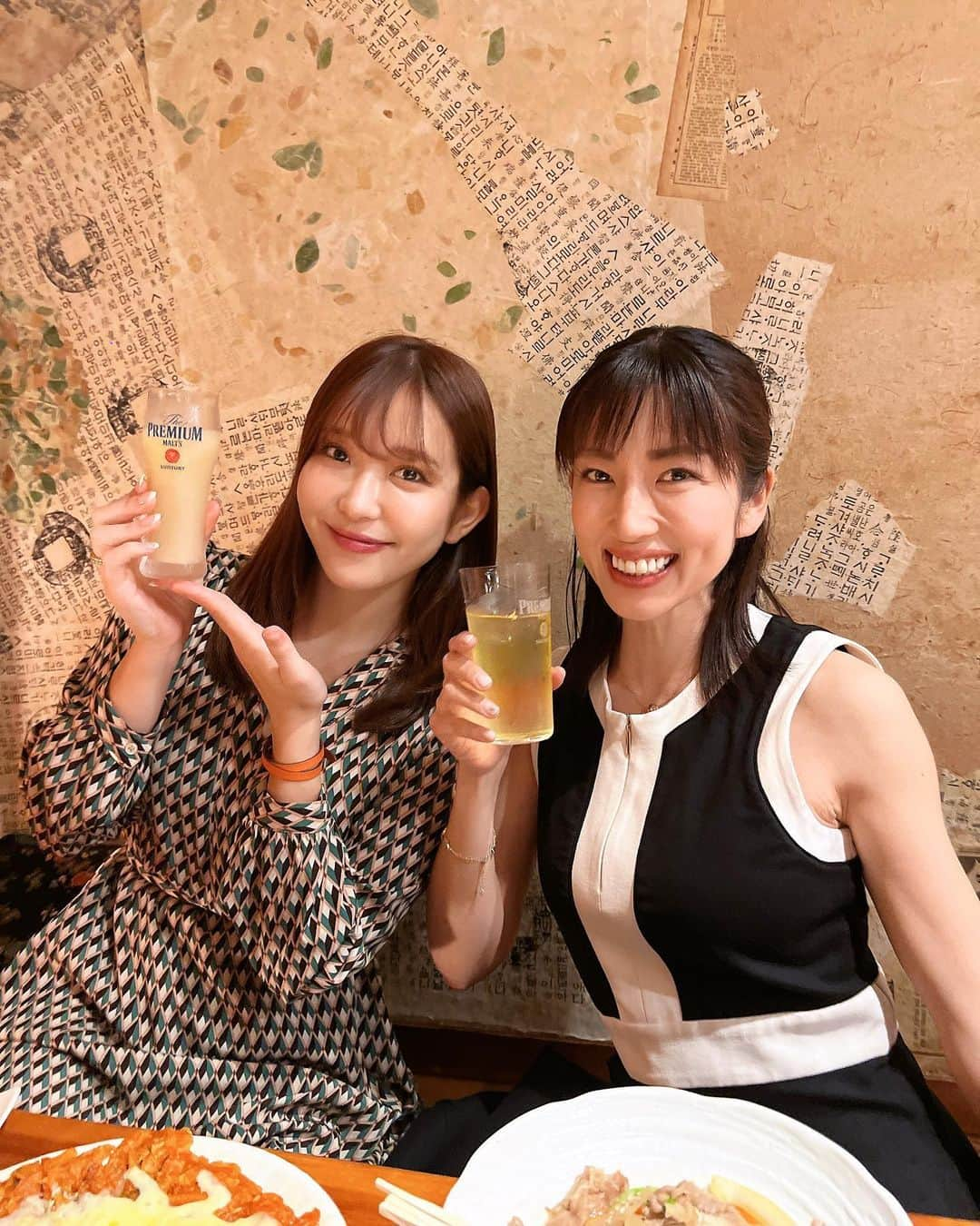 庄司ゆうこさんのインスタグラム写真 - (庄司ゆうこInstagram)「もう10年以上通い続けている大好きな韓国料理のお店ソナムへ✨ 本場の韓国料理だからキムチとかめちゃ辛くて大好き☺️ プルコギとチーズキムチチヂミは必ず注文します(^^) テイクアウトやウーバも出来るからよくデリバリーもしているよ😆 マッコリも美味しかった❣️ その後は近所でカラオケ🎤 音無しにしたけどここちゃん歌めちゃくちゃ上手なんだよぉーっ✨ 私は下手くそなくせにノリノリ🤣 私のお下がりワンピースもここちゃん着てくれて嬉しい❤️ #ソナム#恵比寿#韓国料理#恵比寿ディナー#韓国#行きたい#カラオケ#いつかの思い出#」3月20日 13時03分 - yuko.shoji