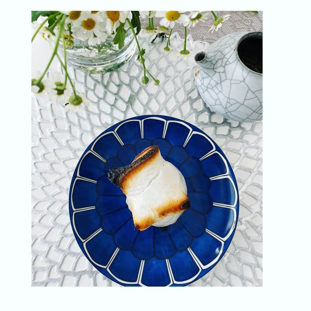 望月理恵さんのインスタグラム写真 - (望月理恵Instagram)「お洒落にしようとしてますが、 お餅です。  モーニングおもちが止まらない  お知らせ 今日、21時から BSジャパネクストにて 生放送に出演します。 「PGAハイライト」 「サキヨミPGA」 よかったらコメント してください☺️❤️  #朝ごはん #お餅 #ドレッシングかけて食べました  これがまた美味しいんですよ。 お餅ってなんにでも合いますよね #食べすぎ注意」3月20日 16時51分 - mochiee28