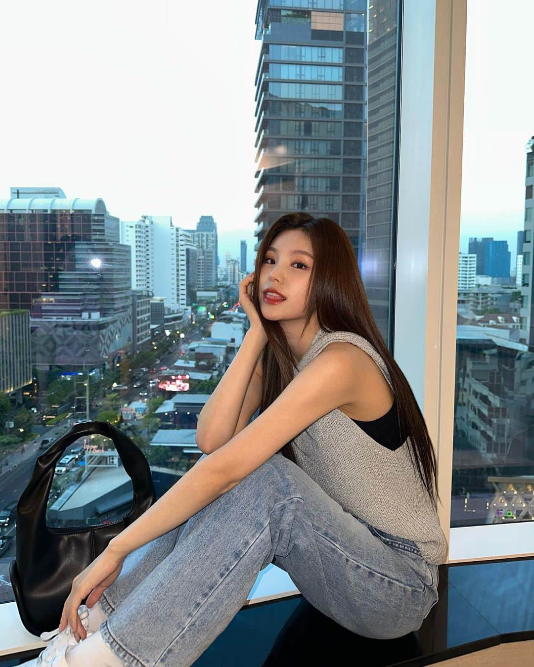 ITZYさんのインスタグラム写真 - (ITZYInstagram)「Bangkok🏙️」3月20日 19時06分 - itzy.all.in.us