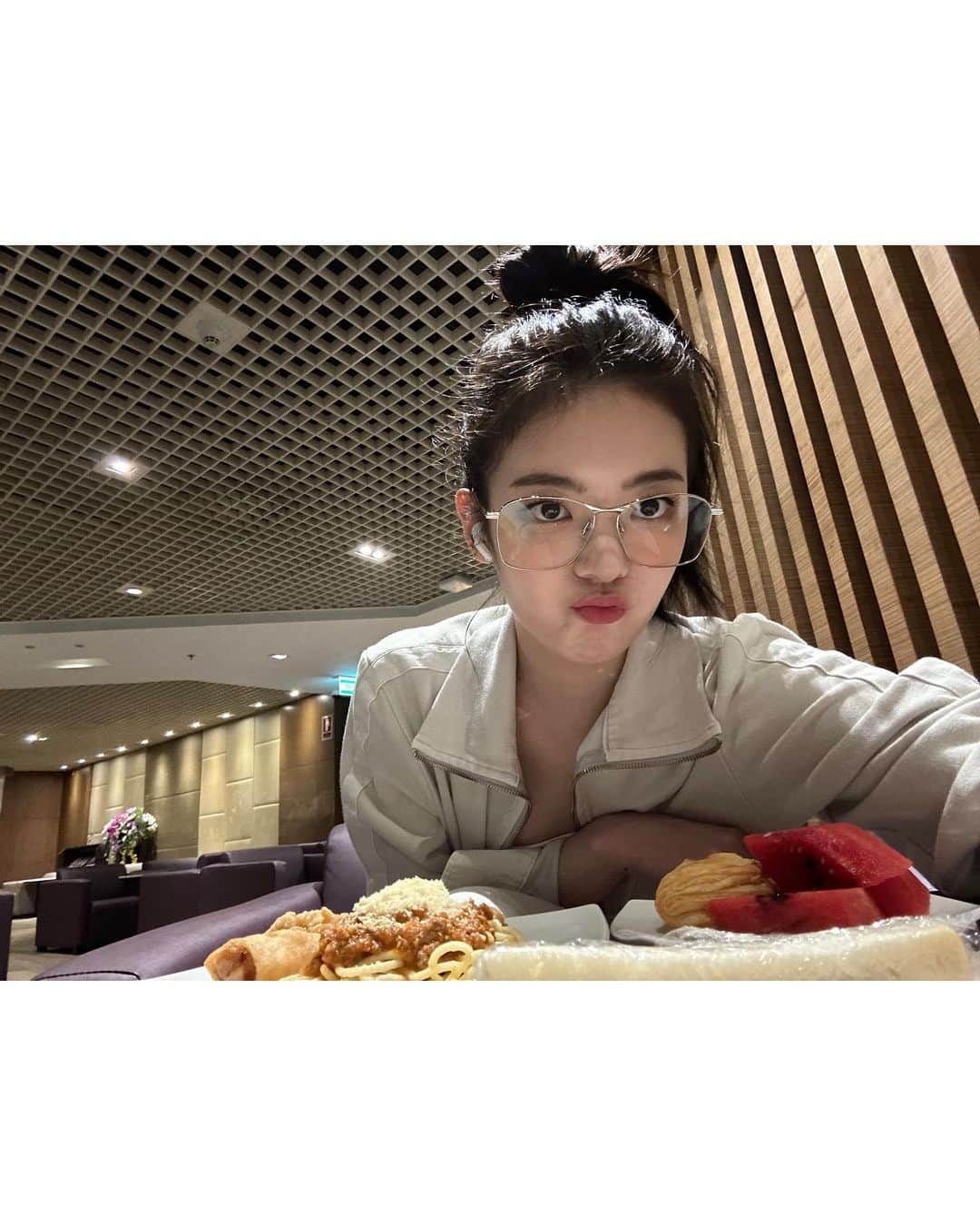 ITZYさんのインスタグラム写真 - (ITZYInstagram)「Sooo Thailand was basically all about eating...🤔❤️」3月20日 19時58分 - itzy.all.in.us