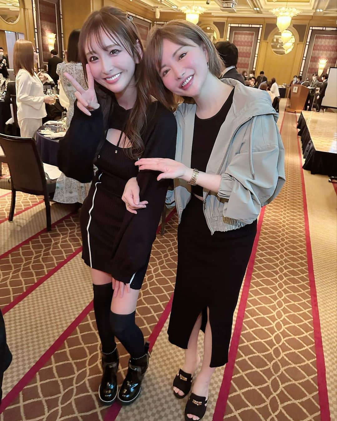 里美ゆりあさんのインスタグラム写真 - (里美ゆりあInstagram)「@kaede_chaya 1位おめでとう❤️🎉 ガーサス👏そしてめちゃくちゃ可愛くて仕事が出来る楓殿👑✨✨  最高です❣️❣️  みなさん六本木美人茶屋楓ちゃんを 本指名して会いに行ってね❤️  #六本木 #美人茶屋 #楓 #ナンバーワン #no.1 #pretty  #美人 #キャバクラ #キャバクラ嬢  #表彰式」3月20日 20時58分 - satomiyuria