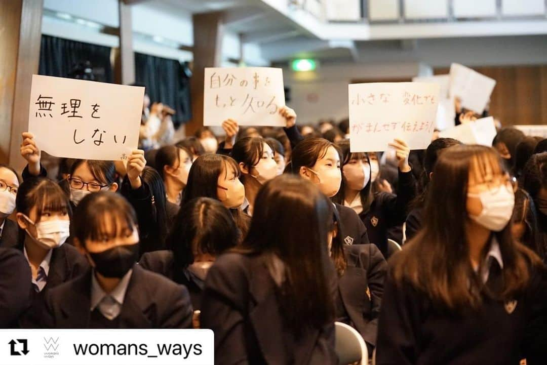 狩野舞子さんのインスタグラム写真 - (狩野舞子Instagram)「・ 先日行われたHero's×Woman's waysのセミナー✨ 私は参加する事が出来ませんでしたが、愛さん、玲子さん、真依さん、賛同アスリートから登坂絵莉さんが参加してくださいました😊 ・ #Repost @womans_ways with @use.repost ・・・ 先日 @heros_nippon_foundation ✖️ @womans_ways で 横浜女学院中学、高校の生徒の皆さんにセミナー＆ディスカッションを行いました🙋‍♀️🙏  今回は賛同アスリートの @eri_tosaka さん 日本体育大学須永美歌子先生にもご参加頂くことができました🙏😊  生徒さん達はとても積極的に意見を述べてくれたりみんなで考えることができてとても有意義な時間となりました😊☝️  自分自身の身体のことをしっかり知り、また他者への伝え方や理解をどうするかなどたくさん意見を出し合いました🙆‍♀️  このセミナーきっかけに実践してもらえると嬉しいなと思います😊💓  #heroslab #womansways  #潮田玲子 #杉山愛 #須永美歌子先生 #中川真依 #登坂絵莉」3月20日 21時22分 - kanochan715