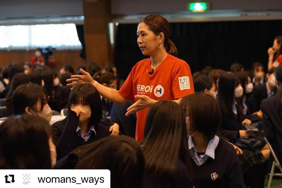 狩野舞子さんのインスタグラム写真 - (狩野舞子Instagram)「・ 先日行われたHero's×Woman's waysのセミナー✨ 私は参加する事が出来ませんでしたが、愛さん、玲子さん、真依さん、賛同アスリートから登坂絵莉さんが参加してくださいました😊 ・ #Repost @womans_ways with @use.repost ・・・ 先日 @heros_nippon_foundation ✖️ @womans_ways で 横浜女学院中学、高校の生徒の皆さんにセミナー＆ディスカッションを行いました🙋‍♀️🙏  今回は賛同アスリートの @eri_tosaka さん 日本体育大学須永美歌子先生にもご参加頂くことができました🙏😊  生徒さん達はとても積極的に意見を述べてくれたりみんなで考えることができてとても有意義な時間となりました😊☝️  自分自身の身体のことをしっかり知り、また他者への伝え方や理解をどうするかなどたくさん意見を出し合いました🙆‍♀️  このセミナーきっかけに実践してもらえると嬉しいなと思います😊💓  #heroslab #womansways  #潮田玲子 #杉山愛 #須永美歌子先生 #中川真依 #登坂絵莉」3月20日 21時22分 - kanochan715