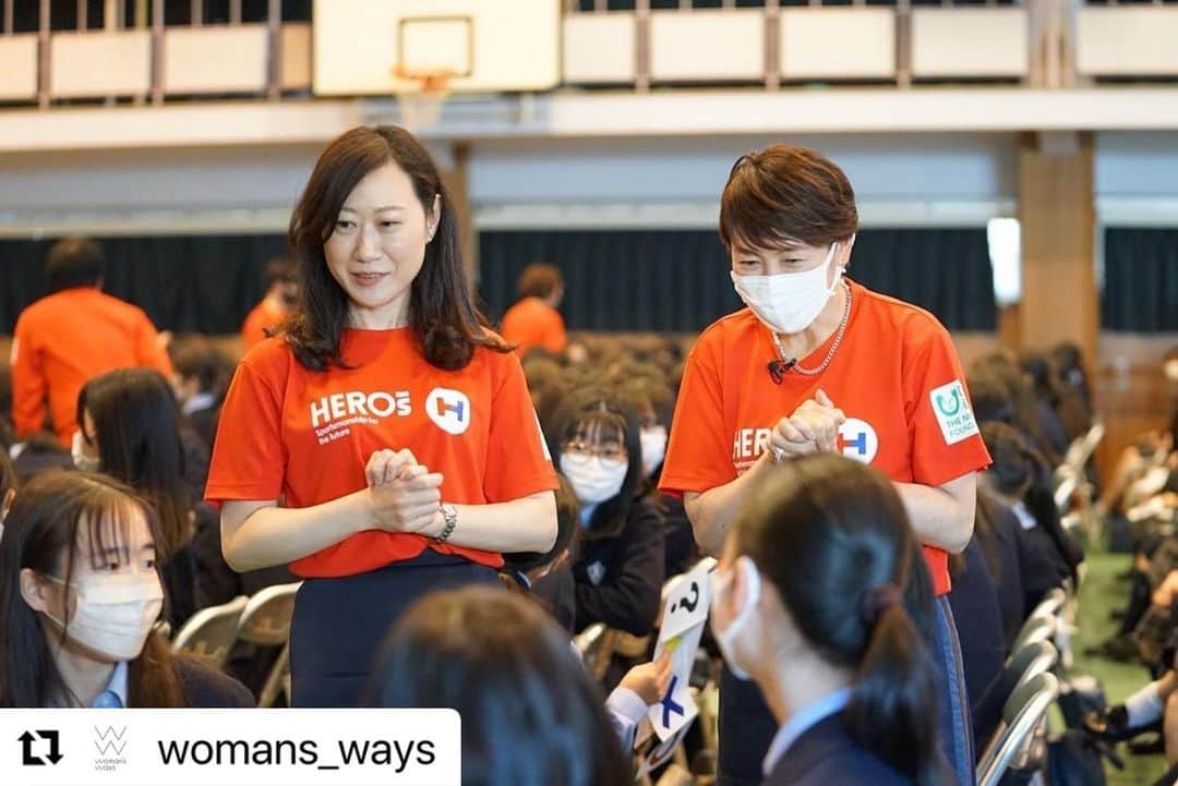 狩野舞子さんのインスタグラム写真 - (狩野舞子Instagram)「・ 先日行われたHero's×Woman's waysのセミナー✨ 私は参加する事が出来ませんでしたが、愛さん、玲子さん、真依さん、賛同アスリートから登坂絵莉さんが参加してくださいました😊 ・ #Repost @womans_ways with @use.repost ・・・ 先日 @heros_nippon_foundation ✖️ @womans_ways で 横浜女学院中学、高校の生徒の皆さんにセミナー＆ディスカッションを行いました🙋‍♀️🙏  今回は賛同アスリートの @eri_tosaka さん 日本体育大学須永美歌子先生にもご参加頂くことができました🙏😊  生徒さん達はとても積極的に意見を述べてくれたりみんなで考えることができてとても有意義な時間となりました😊☝️  自分自身の身体のことをしっかり知り、また他者への伝え方や理解をどうするかなどたくさん意見を出し合いました🙆‍♀️  このセミナーきっかけに実践してもらえると嬉しいなと思います😊💓  #heroslab #womansways  #潮田玲子 #杉山愛 #須永美歌子先生 #中川真依 #登坂絵莉」3月20日 21時22分 - kanochan715