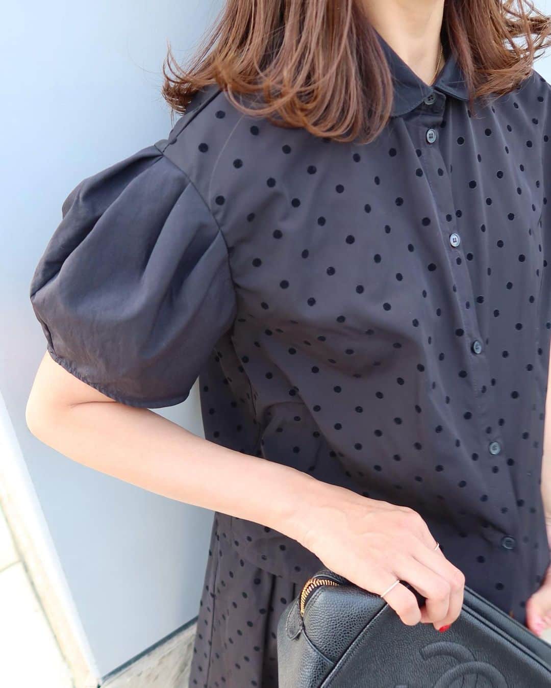 Mai Wakimizuさんのインスタグラム写真 - (Mai WakimizuInstagram)「全身ドット♡サンプル写真を載せた時から今もずーっとお問合せのあるドットセットアップ。ブラウスのお袖とスカートの裾に使ったハリのある生地がドットデザインとパーフェクトな相性で、可愛さの中にフォーマルさがプラスされた高級感ある一枚に♡(6枚目分かりやすい！)お袖のポワンが本っ当に二の腕を華奢に見せてくれて、撮りながらカメラマン真加と一緒に感動だった♡笑 ミニマムな襟も新鮮で好きだし、スカートのシルエットもしっかりボリュームあって大満足だし、これは是非セットアップで来て欲しい！オケージョンにも行けます＼(^o^)／ #wakkinstyle tops&skirt:#linkable @linkable_official(今週23日発売予定)」3月20日 22時11分 - wakkin__m