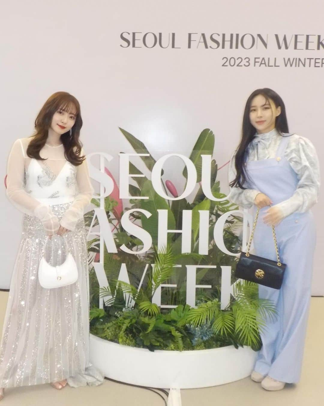 鈴木愛理さんのインスタグラム写真 - (鈴木愛理Instagram)「✴︎ @metrocity.korea   METROCITY fashion show at Seoul Fashion Week  ソウルファッションウィーク2023 METROCITYのショーを観てきました🧚🏻‍♀️  素敵なショー、素敵な出会い、初めての韓国🇰🇷  私の青春、少女時代ソヒョンさんともお会いできて感激😭🫶  お買い物とかもしたので、またそれも載せますね〜☺︎  #스즈키아이리  #METROCITY」3月21日 15時31分 - airisuzuki_official_uf