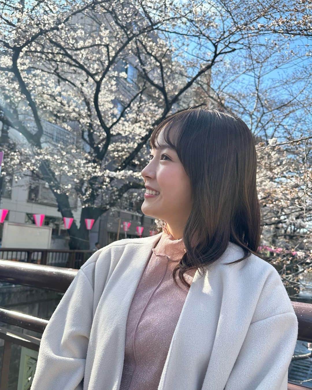 森千晴さんのインスタグラム写真 - (森千晴Instagram)「お花見🌸  と思ってピンクの服を着て行ったら、おそらく同じ思いの人がたくさん  なんだか平和だな〜と、ほっこり☺️」3月21日 17時37分 - mori.chiharu