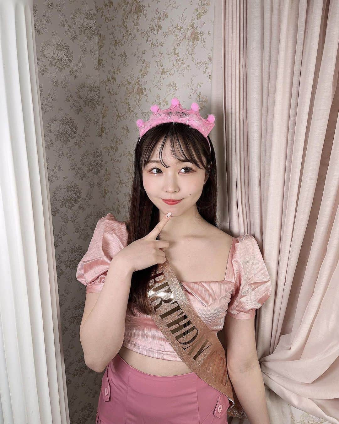 夏井さらさんのインスタグラム写真 - (夏井さらInstagram)「🎂🎀 ⁡ ⁡ ⁡ 24歳になりました！♡  今年も愛に溢れる一年になりますように＾＾❤︎」3月21日 20時36分 - sara_natsui