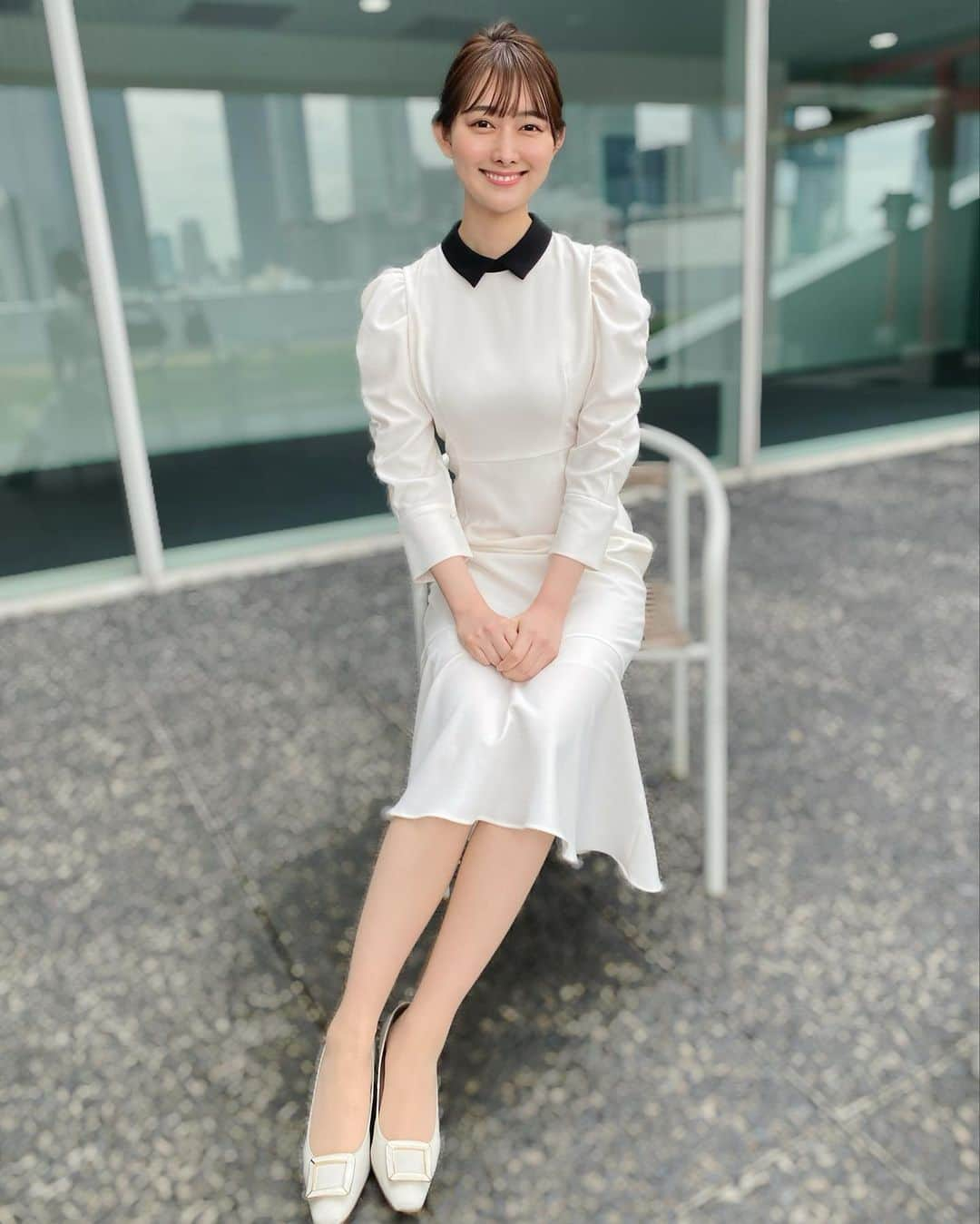 森山みなみさんのインスタグラム写真 - (森山みなみInstagram)「.  今朝も羽鳥慎一モーニングショーをご覧いただき、ありがとうございました☀️  ウエストラインがきれいな、 襟付きの白いワンピースでした。  明日はWBC決勝戦の中継のため、モーニングショーの放送はお休みです。 侍ジャパンをテレビの前で応援しましょう📣  また木曜日からよろしくお願いいたします！  (初めての場所で撮影してみました笑)   #テレビ朝日 #羽鳥慎一モーニングショー #モーニングショー #アナウンサー  #森山みなみ  #衣装」3月21日 21時11分 - minami.moriyama_ex