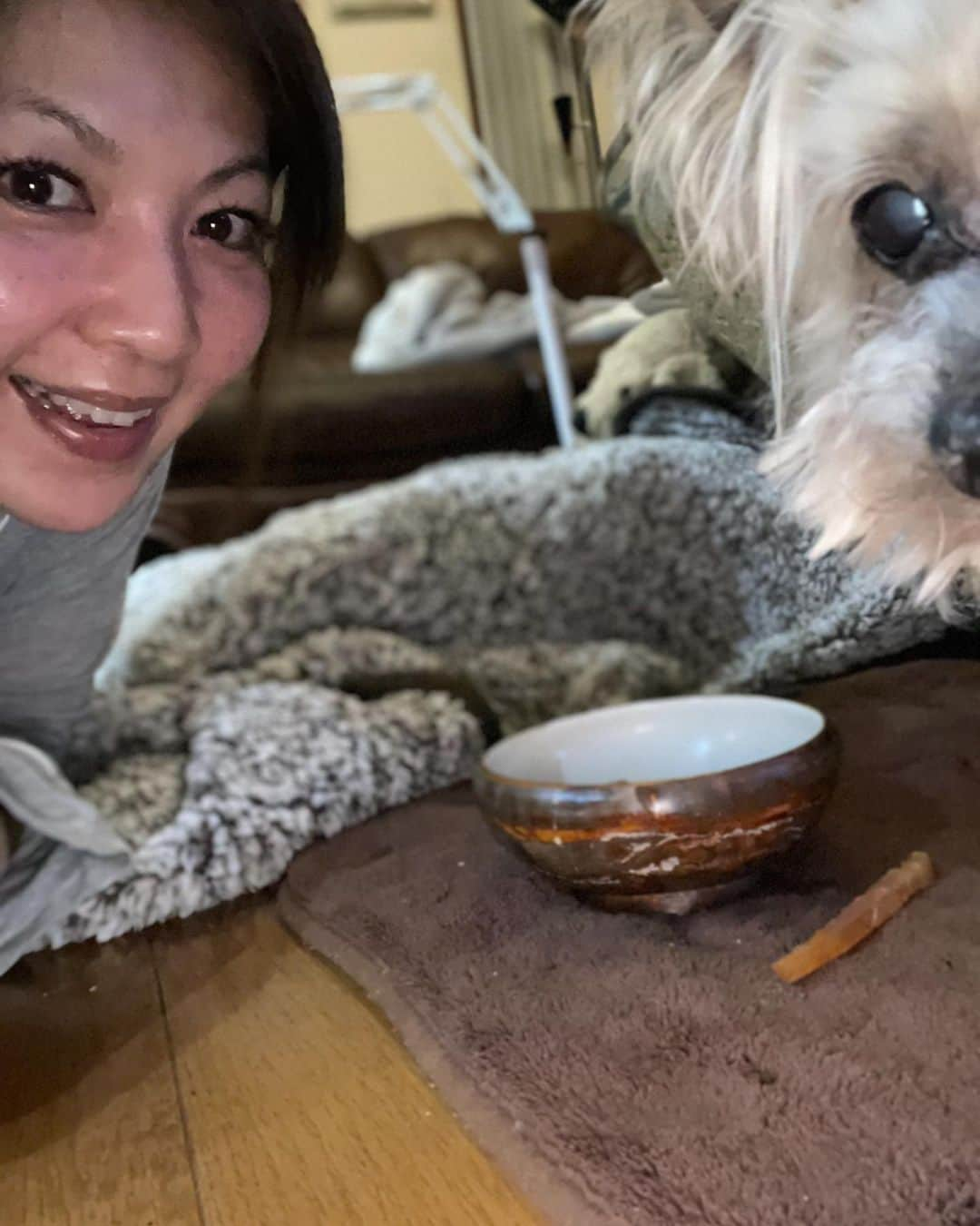 飯島直子さんのインスタグラム写真 - (飯島直子Instagram)「こんばんは^ - ^♪  新聞の日だとおもっていたひとが多くて安心しました  新聞をつくってくれてるひとに 感謝する日だと思ってましたよ (´∀｀=)  出汁もでじると読んでましたよ ^ - ^  WBCも途中まで見れました どんな窮地にたってもあきらめない勇気と挑戦に感動しました (*´-`)  20.21日のへんじすこしと おもうこのをすこし＾＾  ガラスの鎧にヒビはいったら 大変です！ わたしは①がいいとおもいます^ - ^  男２６才女４３才 年齢は関係ないとおもいます お母さんにならないようにね♪  いくつになっても別れはつらいです でも長い人生の通過点だとおもいます(*´-`) 本当に縁のあるひとに出会えると信じて、よい経験したとおもい前へ進みましょうね(´∀｀*)  raramio423 結婚10周年おめでとう♪ そしてコロナワクチン接種の激務本当にお疲れ様でした イヤミをいってくるなんてお門違いですがコロナという悪魔は 人のココロまで破壊してしまったんですね 激務がおちつき燃え尽き症候群（ ; ; ） そのキモチを素直に夫に伝えて 旅行は先延ばしてもいいし もしかしたら行ってキモチも すっきりとするかもしれません まずは素直にいまのキモチを 伝えてみたらいいと思います ^ - ^  愚痴グチ言ってください(´∀｀*)  ギター挑戦いいですね！ 友人も５３才で ドラムを始めましたよ♪ とても楽しそうです＾＾  わたしの父はケンタッキーを センタッキーと言ってましたよ^ - ^洗濯機ですかね  明日は野球の決勝ですね 平日なので見れないひとも 多いですね(´･_･`)  代わりに応援したいと思いますが、７時ですね  はやいですね^ - ^  ８時からの応援でもいいですか (๑˃̵ᴗ˂̵)？  おやすみなさい╰(*´︶`*)╯♡  また明日♡♡」3月21日 22時42分 - naoko_iijima_705_official