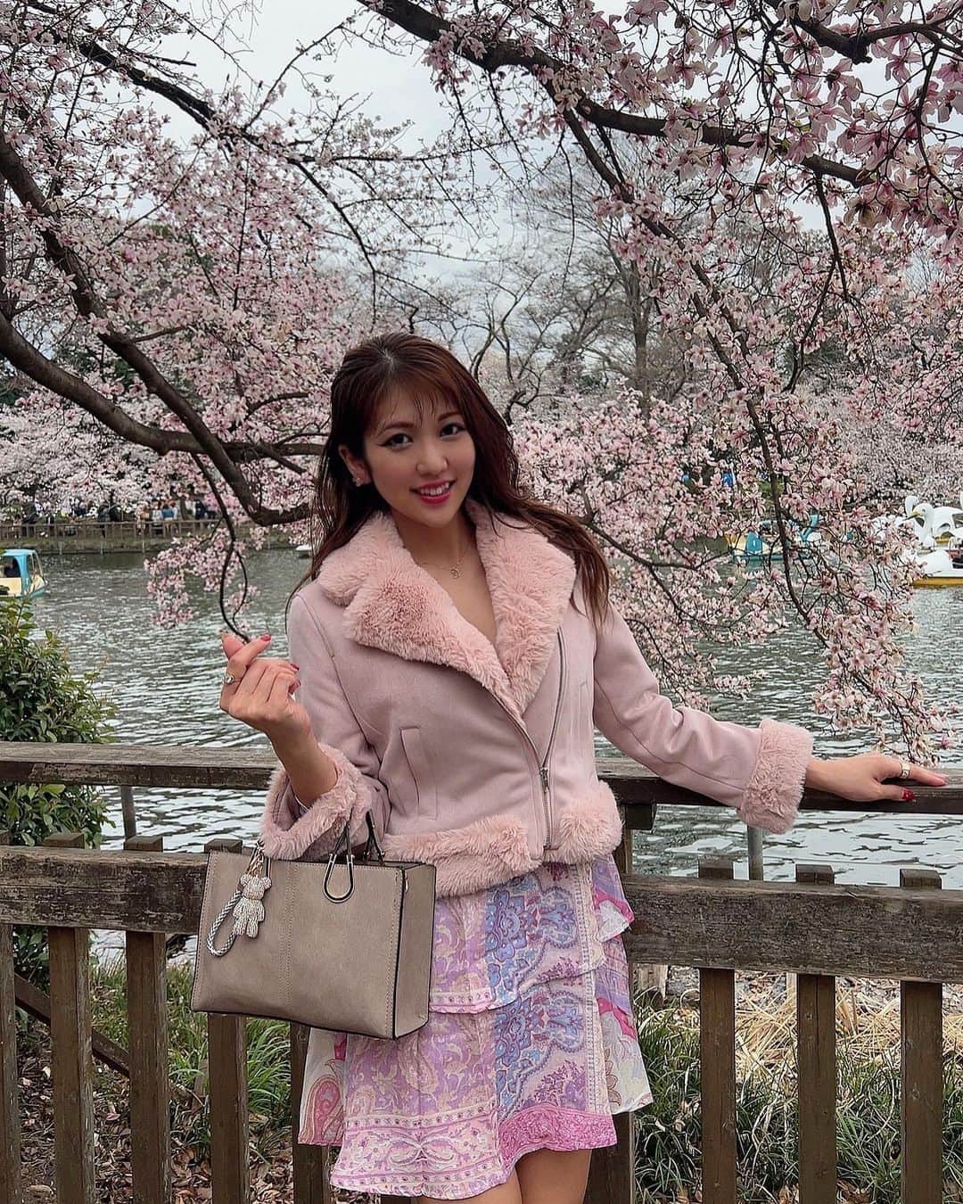 神谷麻美さんのインスタグラム写真 - (神谷麻美Instagram)「#桜 綺麗～💖🥰🫶🏻🌸💖✨️  #花見 したよっ🌸💖🌸💖🌸✨️   #スワン いっぱい 💖🦢🌸💖✨️ 可愛い〜っ💖🌸💖🌸💖✨️  💖🌸🦢🦢🦢🦢🦢🌸💖✨️」3月22日 0時36分 - asamice428