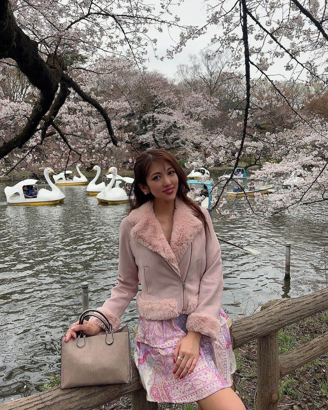 神谷麻美さんのインスタグラム写真 - (神谷麻美Instagram)「#桜 綺麗～💖🥰🫶🏻🌸💖✨️  #花見 したよっ🌸💖🌸💖🌸✨️   #スワン いっぱい 💖🦢🌸💖✨️ 可愛い〜っ💖🌸💖🌸💖✨️  💖🌸🦢🦢🦢🦢🦢🌸💖✨️」3月22日 0時36分 - asamice428