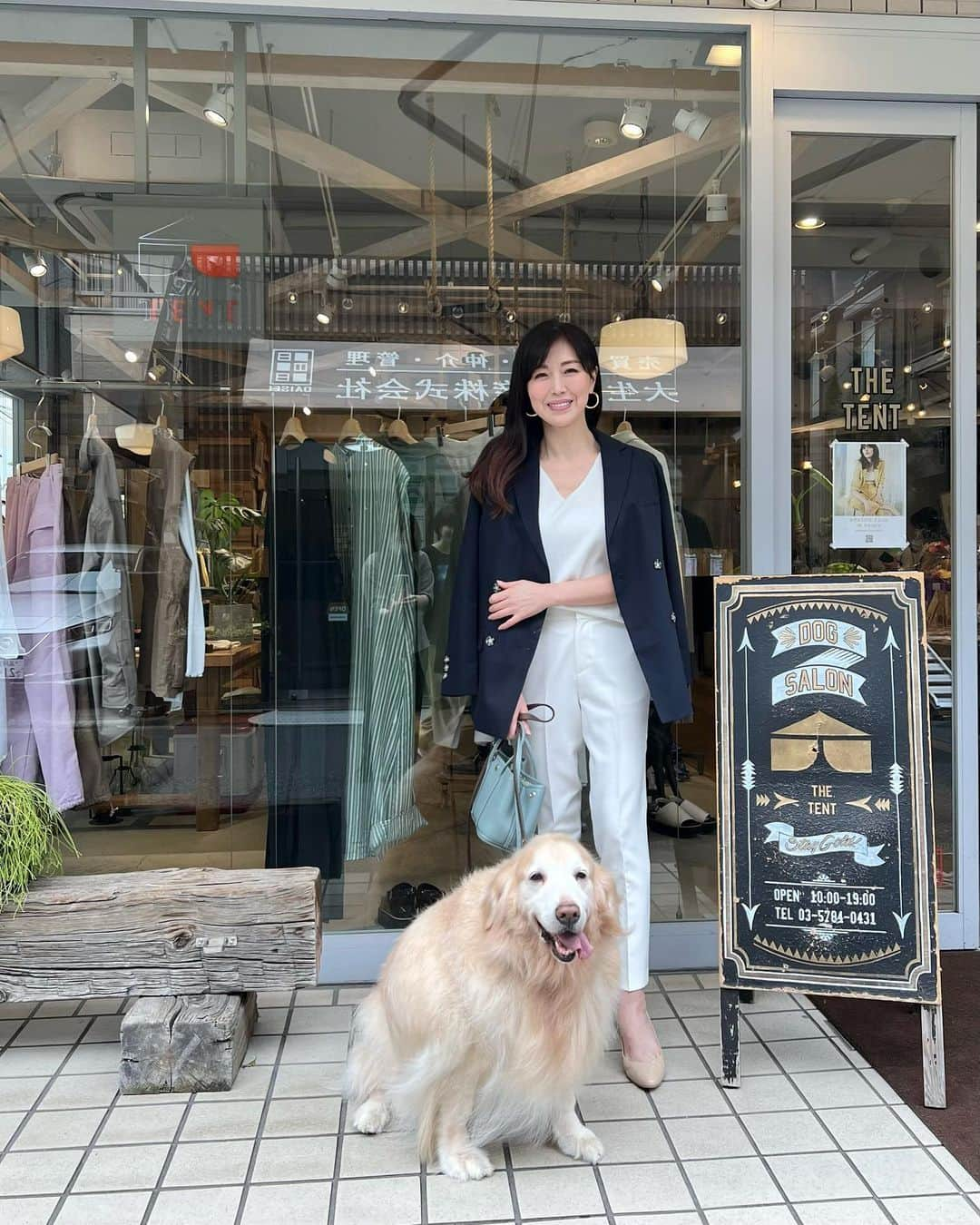 ImotoEtsuyo さんのインスタグラム写真 - (ImotoEtsuyo Instagram)「#おはようございます  ・ #愛犬 ココアの #シャンプー #トリミング は @thetent_dog_salon  @thetent_official  ・ 迎えに行くと嬉しそうに クンクン言ってくれます。 ・ 可愛い❤️ ・ #fashion  #テーラードジャケット は 昨日投稿した @stanza_dolce のもの。 ・ #stanzadolce  #stanza_dolce  #きれいめコーデ  #ゴールデンレトリバー  #わんこ  #大型犬  #大型犬のいる生活  #大型犬のいる暮らし  #癒し  #goldenretriever  #dog  #シニア犬 #12歳」3月22日 7時36分 - bisuhada