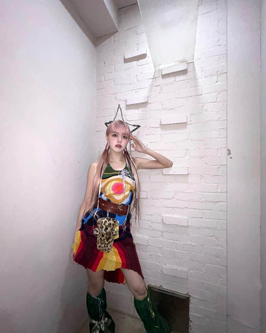 NMIXXさんのインスタグラム写真 - (NMIXXInstagram)「This is how I would dress if I was the Hunter Queen of Fae. 🧚‍♀️ 🏹 #NMIXX #엔믹스 #LILY #릴리」3月22日 18時21分 - nmixx_official